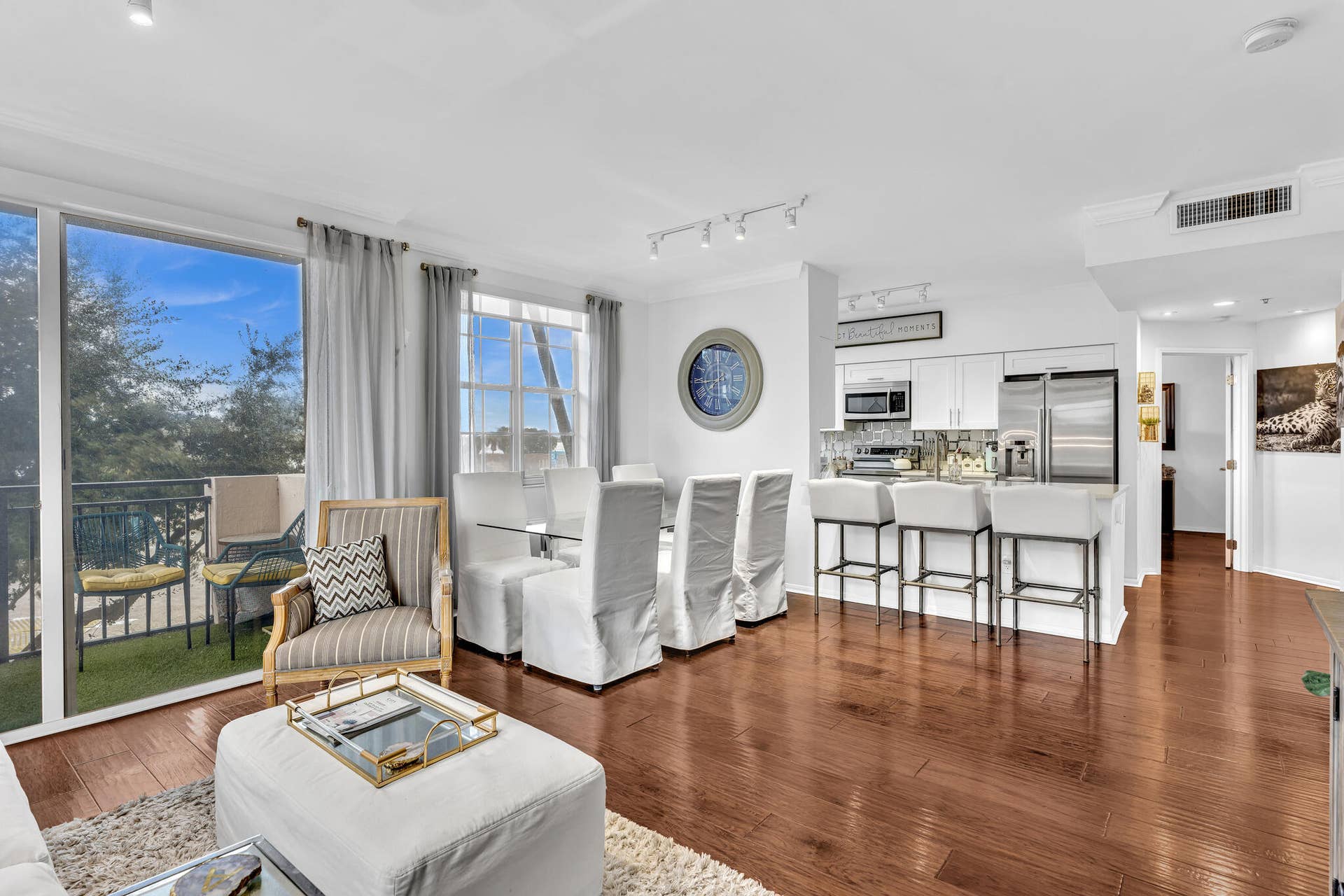 616 Clearwater Park Road, #213, West Palm Beach, FL 33401 Living/Dining
