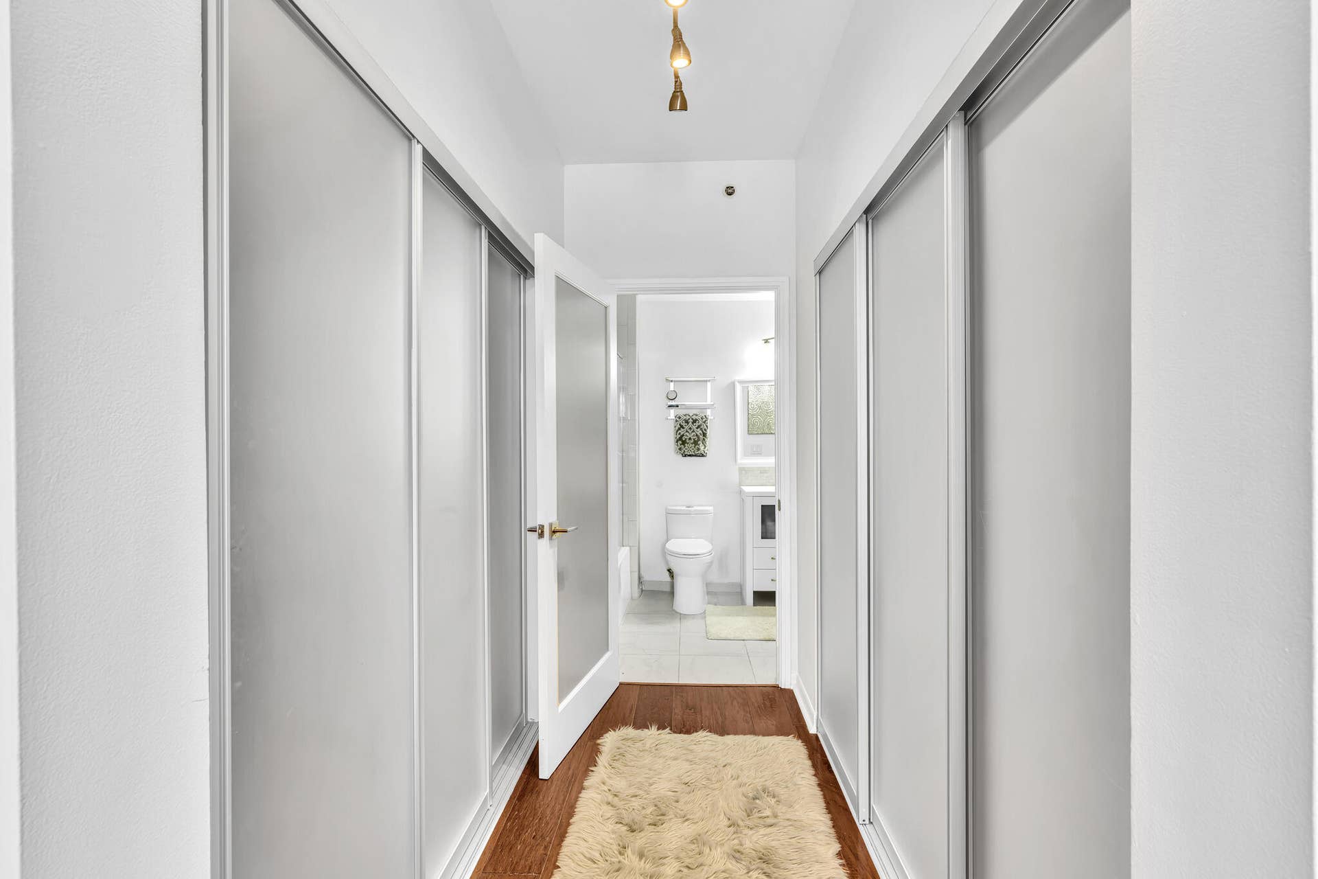 616 Clearwater Park Road, #213, West Palm Beach, FL 33401 Hallway