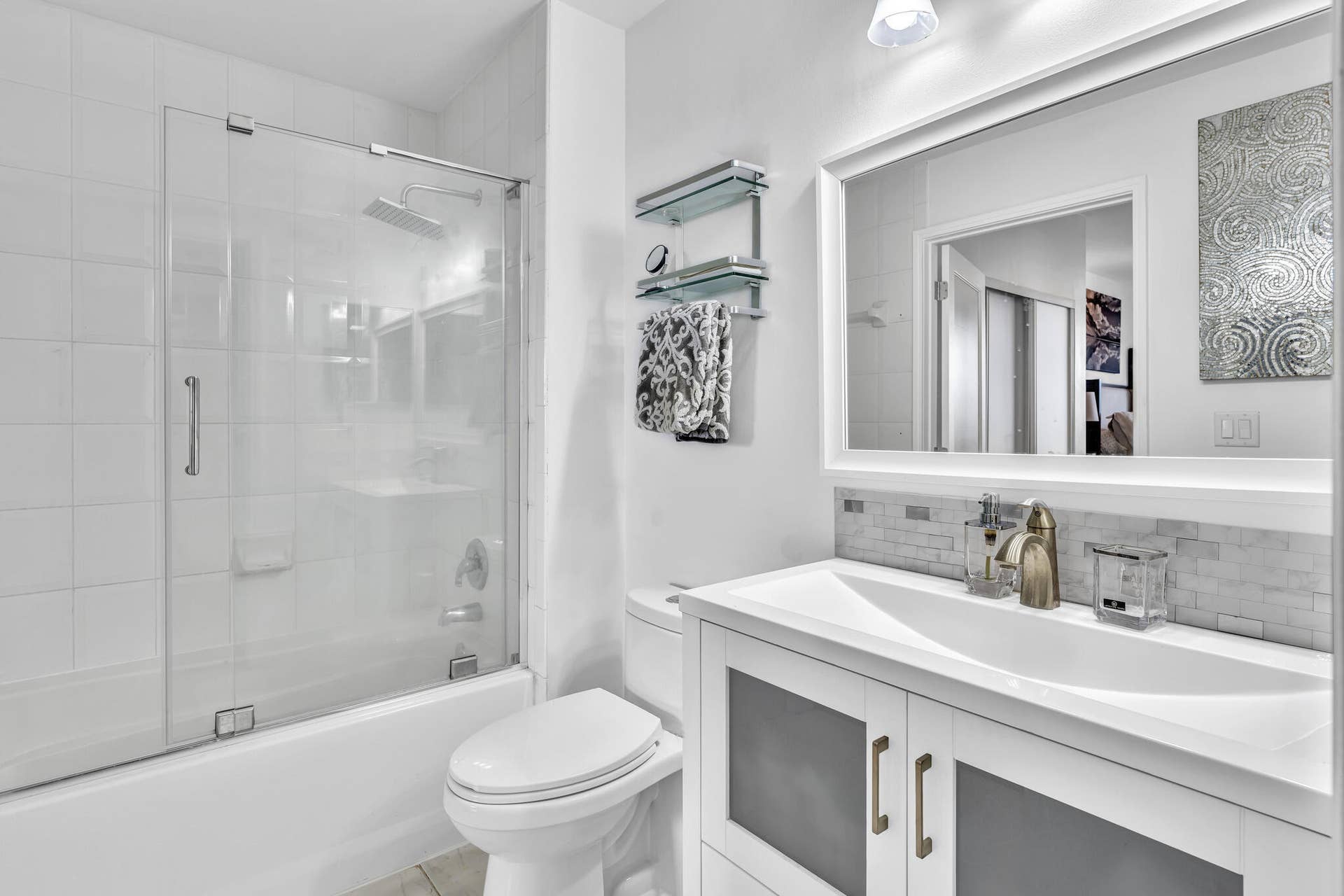 616 Clearwater Park Road, #213, West Palm Beach, FL 33401 Bathroom 2