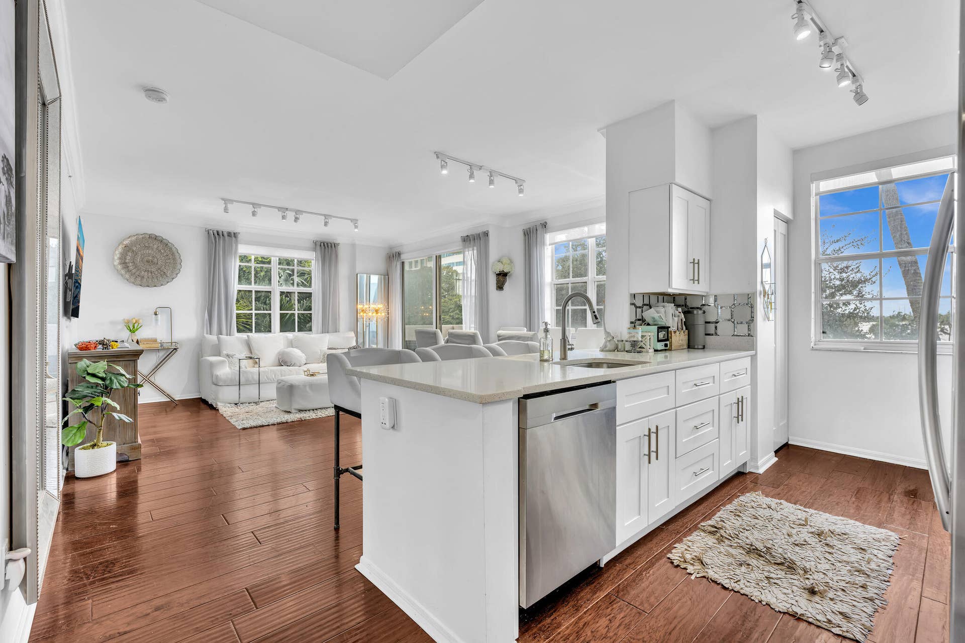 616 Clearwater Park Road, #213, West Palm Beach, FL 33401 Kitchen