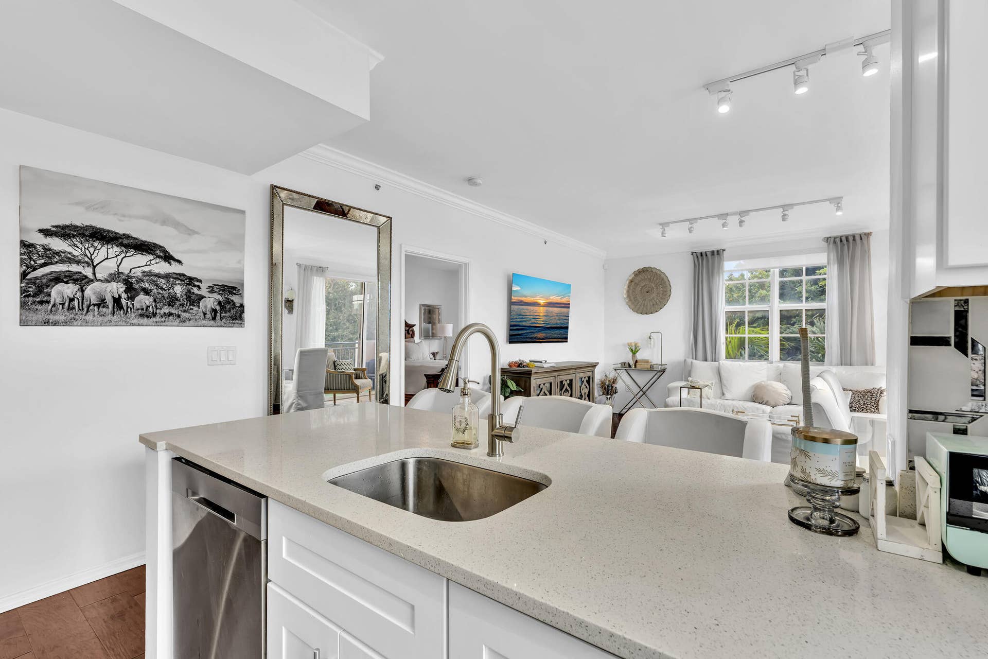 616 Clearwater Park Road, #213, West Palm Beach, FL 33401 Kitchen/Living/Dining