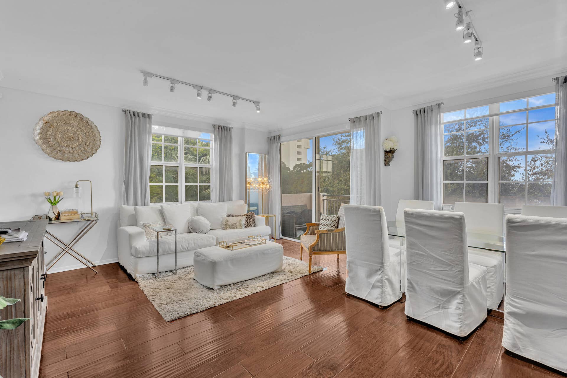616 Clearwater Park Road, #213, West Palm Beach, FL 33401 Living/Dining