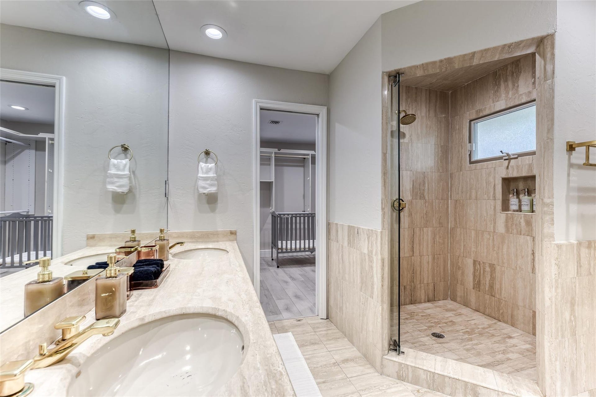 616 1st Key Drive, Fort Lauderdale, FL 33304 Primary Bathroom inside Bedroom #1 (Upstairs)