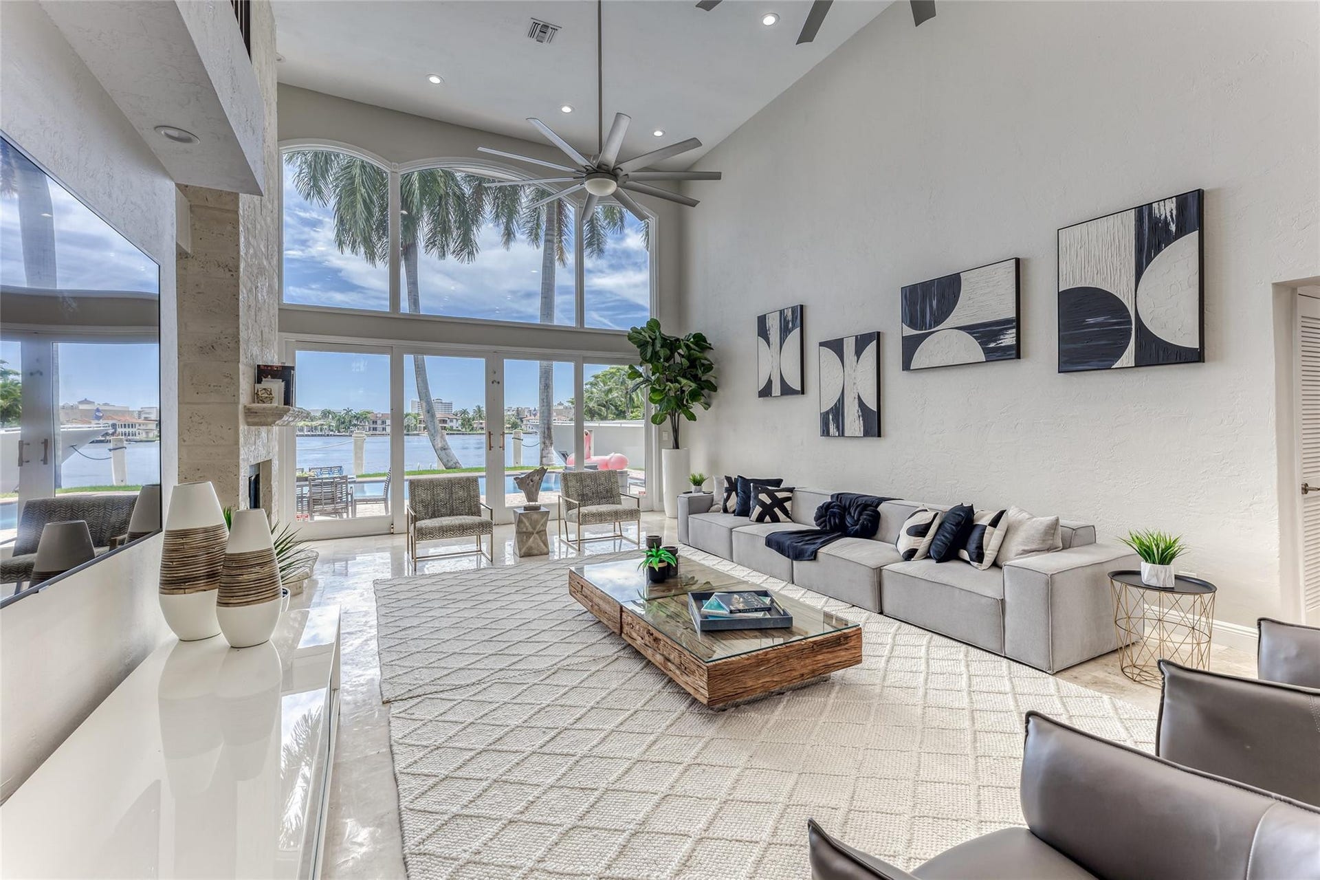 616 1st Key Drive, Fort Lauderdale, FL 33304 Open Layout Family Area overlooking Waterway & Pool Area
