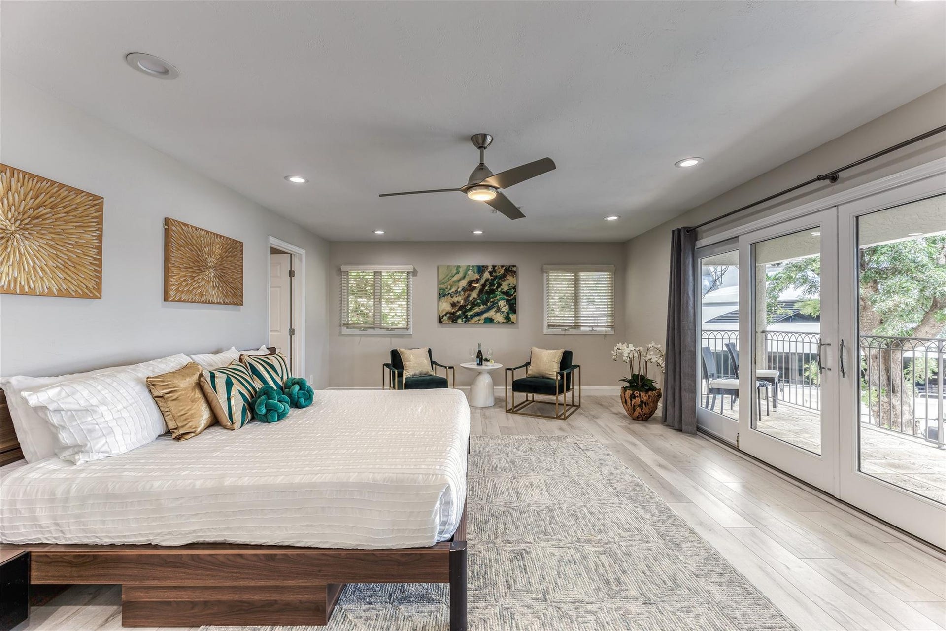 616 1st Key Drive, Fort Lauderdale, FL 33304 BEDROOM #1 (Upstairs) KING Size with balcony overlooking waterway En Suite bathroom w/jacuzzi tub & separate shower and walk in closet.