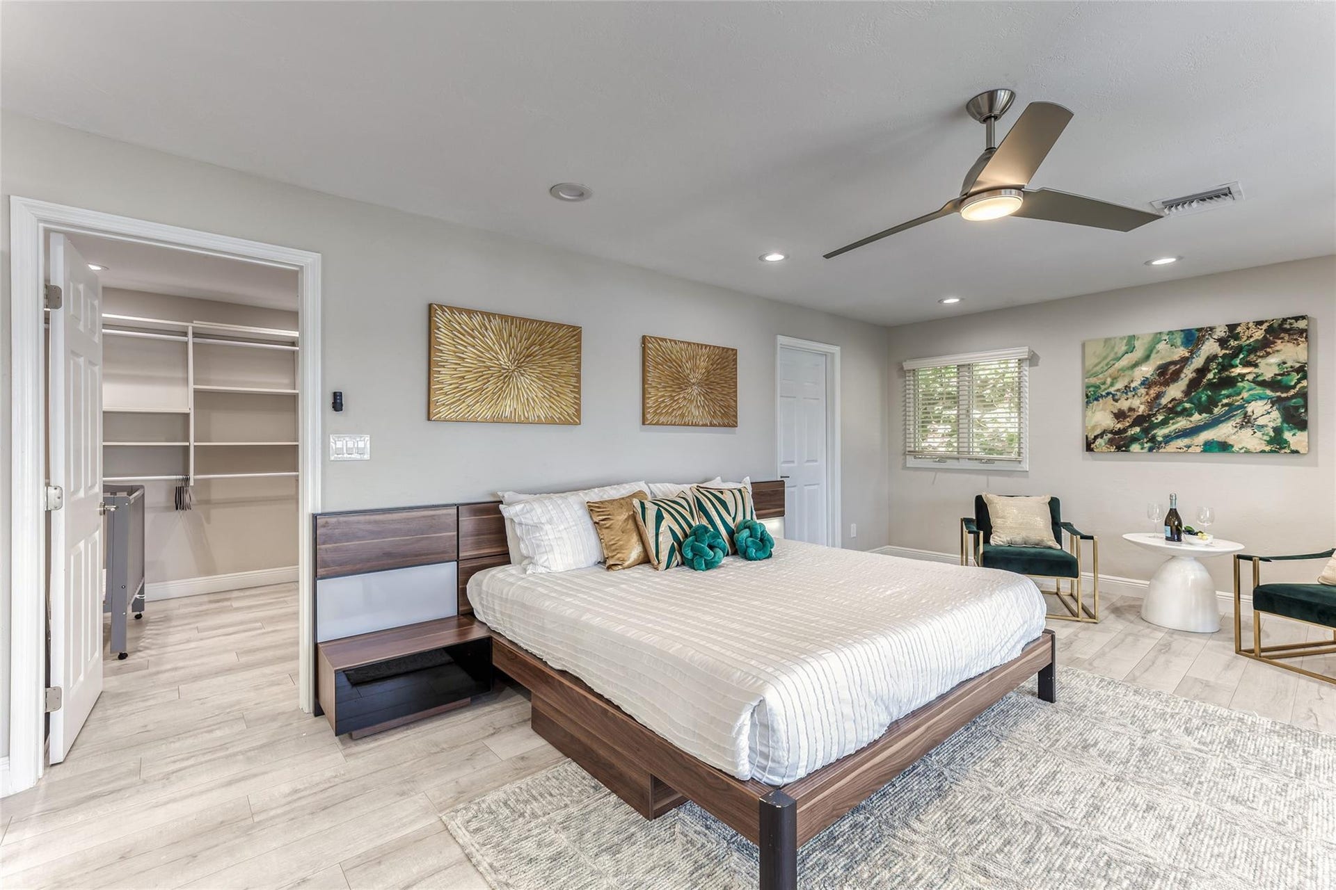 616 1st Key Drive, Fort Lauderdale, FL 33304 BEDROOM #1 (Upstairs) KING Size with balcony overlooking waterway En Suite bathroom w/jacuzzi tub & separate shower and walk in closet.