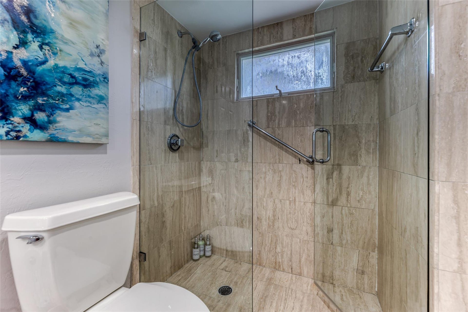 616 1st Key Drive, Fort Lauderdale, FL 33304 Jack n Jill Bathroom Between Bedroom 4 & 5