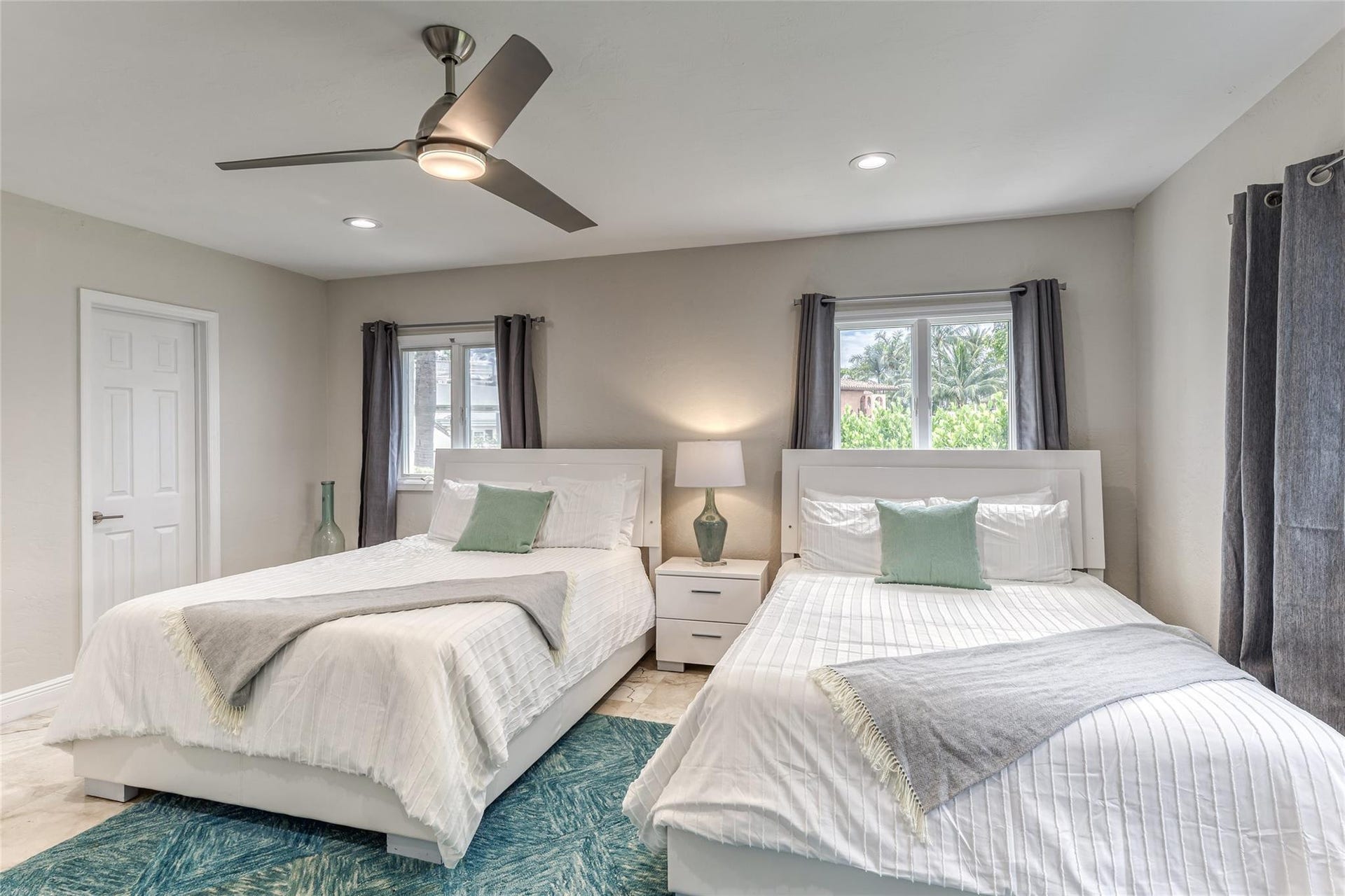616 1st Key Drive, Fort Lauderdale, FL 33304 BEDROOM #4 (Downstairs) 2 Queen Size Beds Jack n Jill Bathroom Smart TV