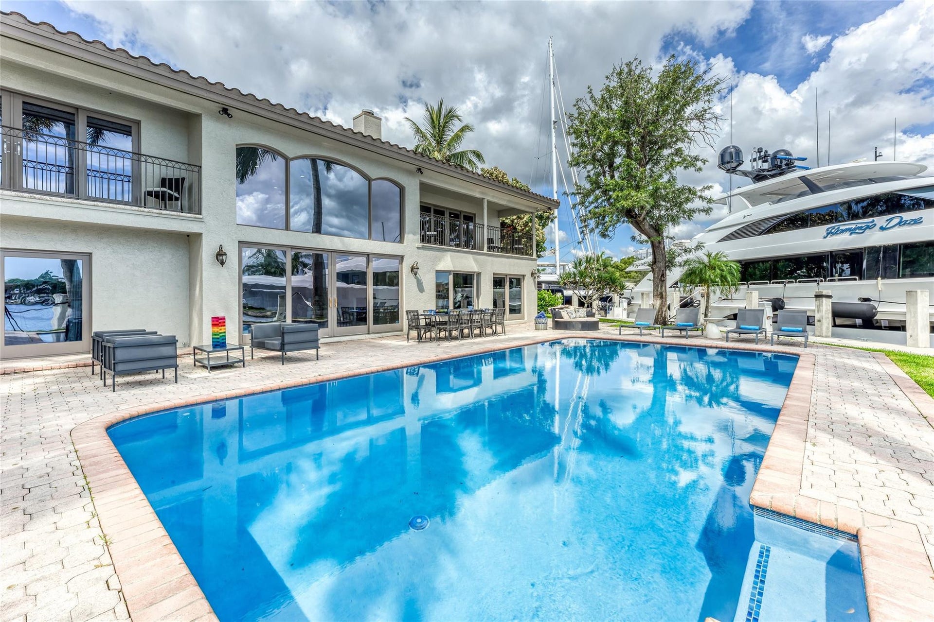 616 1st Key Drive, Fort Lauderdale, FL 33304 Outdoor waterfront Point Lot with pool area with outdoor dining, lounge chairs, BBQ & siting area.