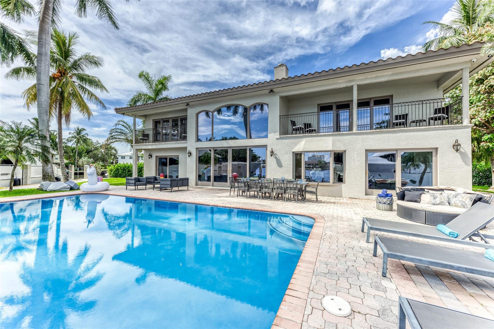616 1st Key Drive, Fort Lauderdale, FL 33304 Outdoor waterfront Point Lot with pool area with outdoor dining, lounge chairs, BBQ & siting area.