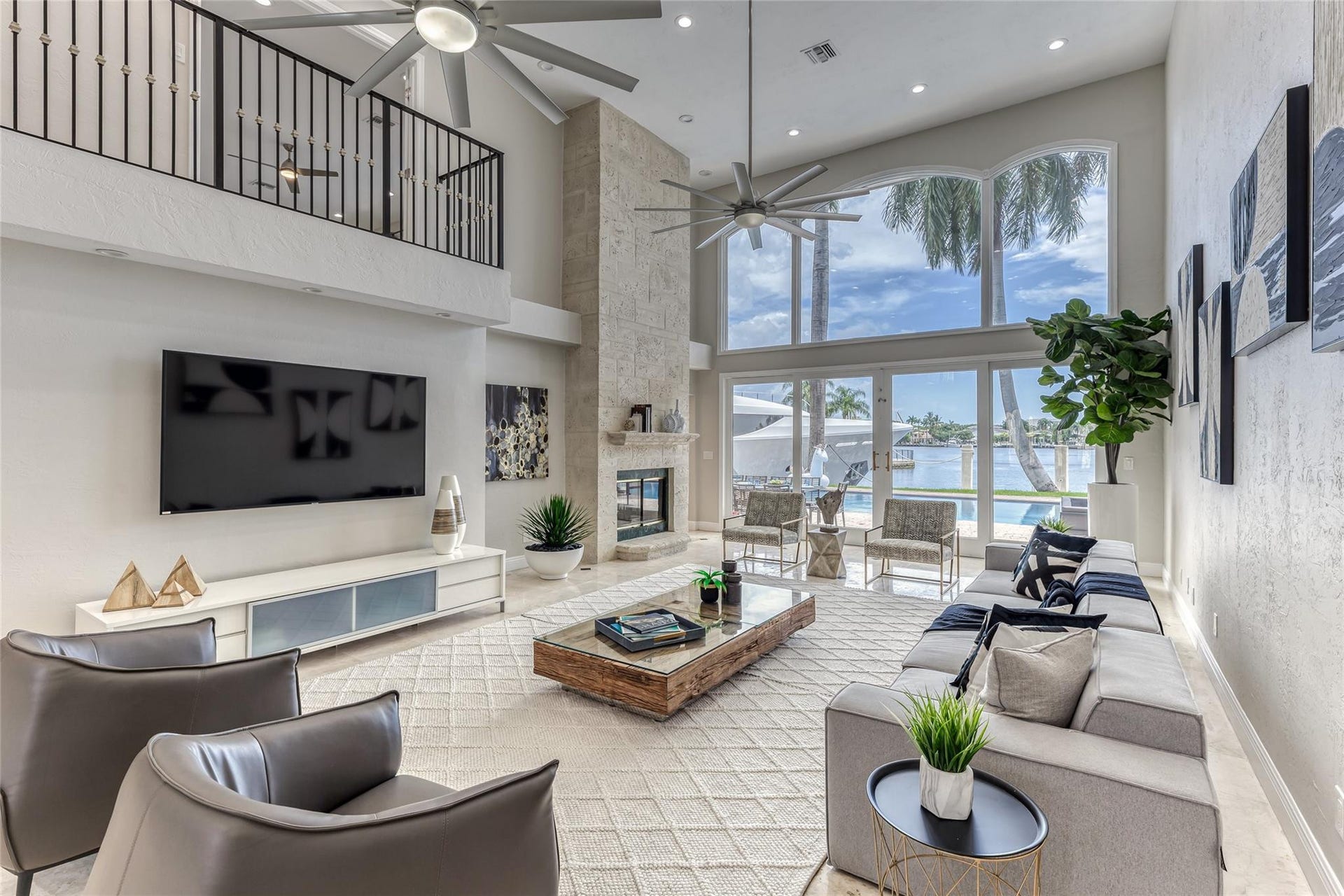 616 1st Key Drive, Fort Lauderdale, FL 33304 Open Layout Family Area overlooking Waterway & Pool Area