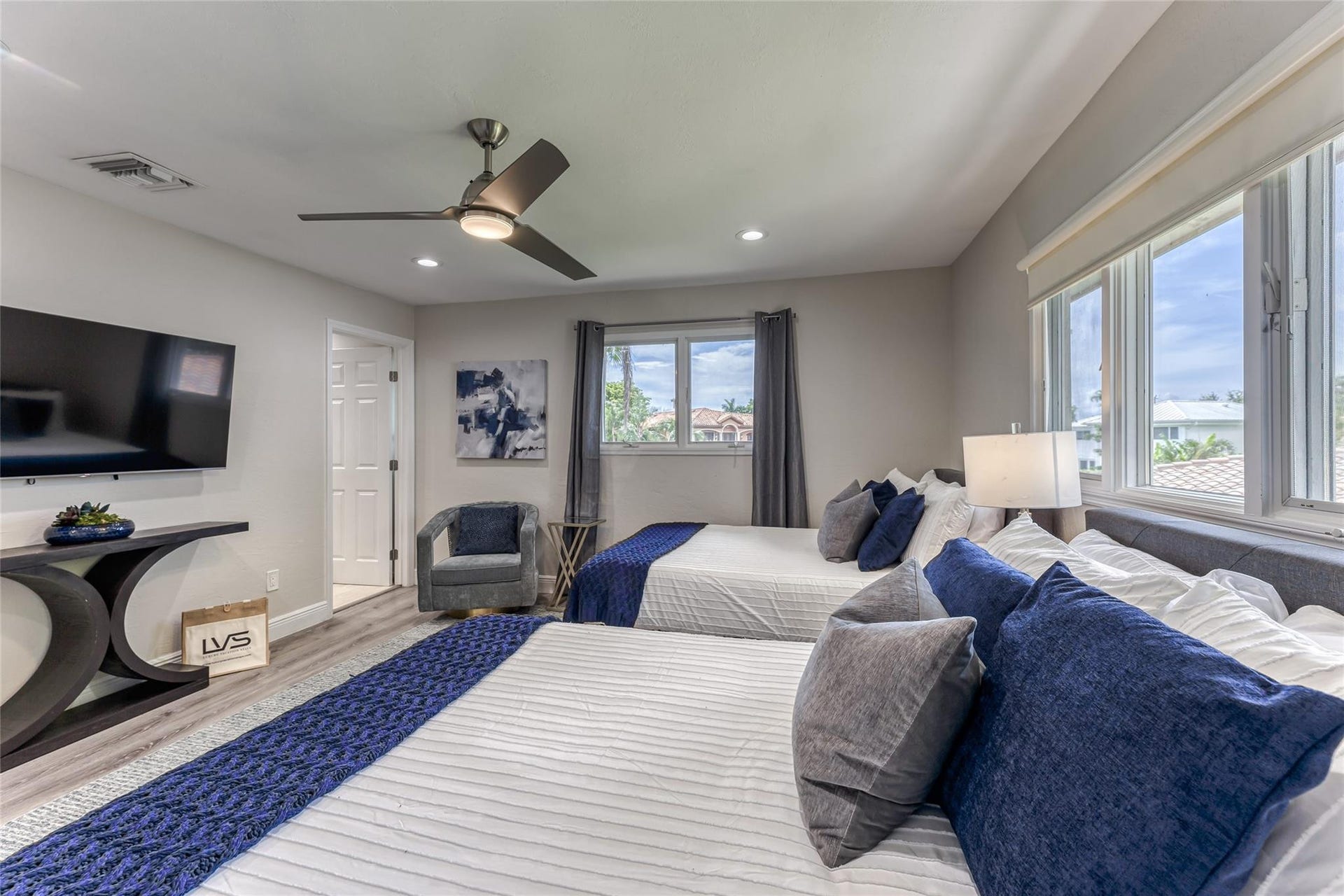 616 1st Key Drive, Fort Lauderdale, FL 33304 BEDROOM #3 Two Queen Size Beds En Suite Bathroom Smart TV