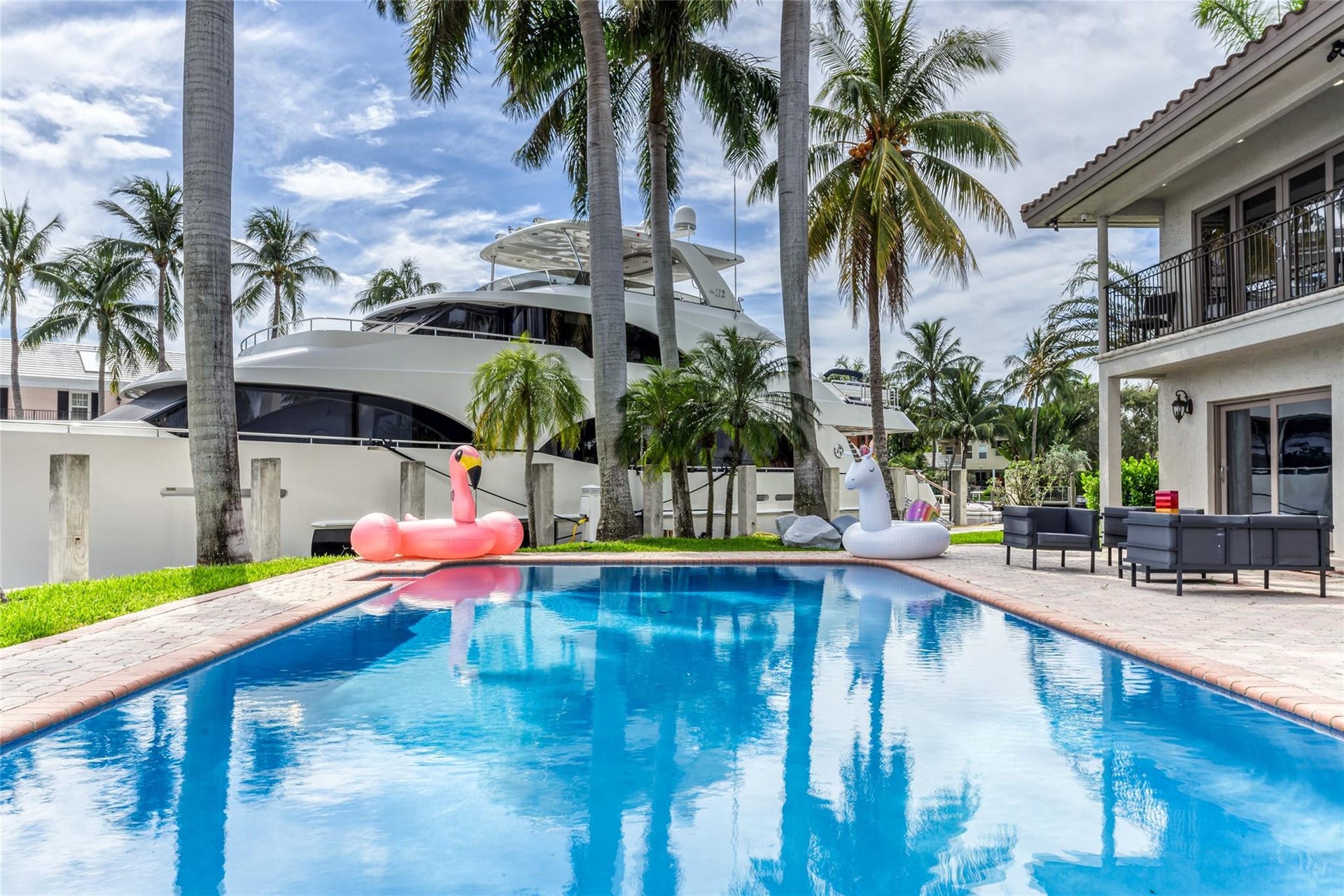 616 1st Key Drive, Fort Lauderdale, FL 33304 Outdoor waterfront Point Lot with pool area with outdoor dining, lounge chairs, BBQ & siting area.