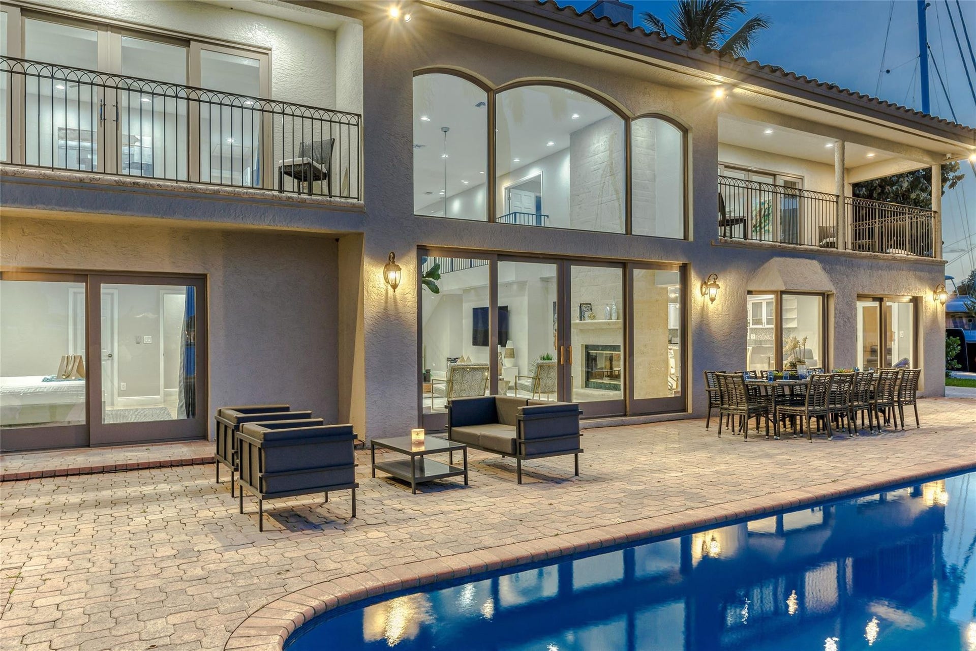 616 1st Key Drive, Fort Lauderdale, FL 33304 Outdoor waterfront Point Lot with pool area with outdoor dining, lounge chairs, BBQ & siting area.