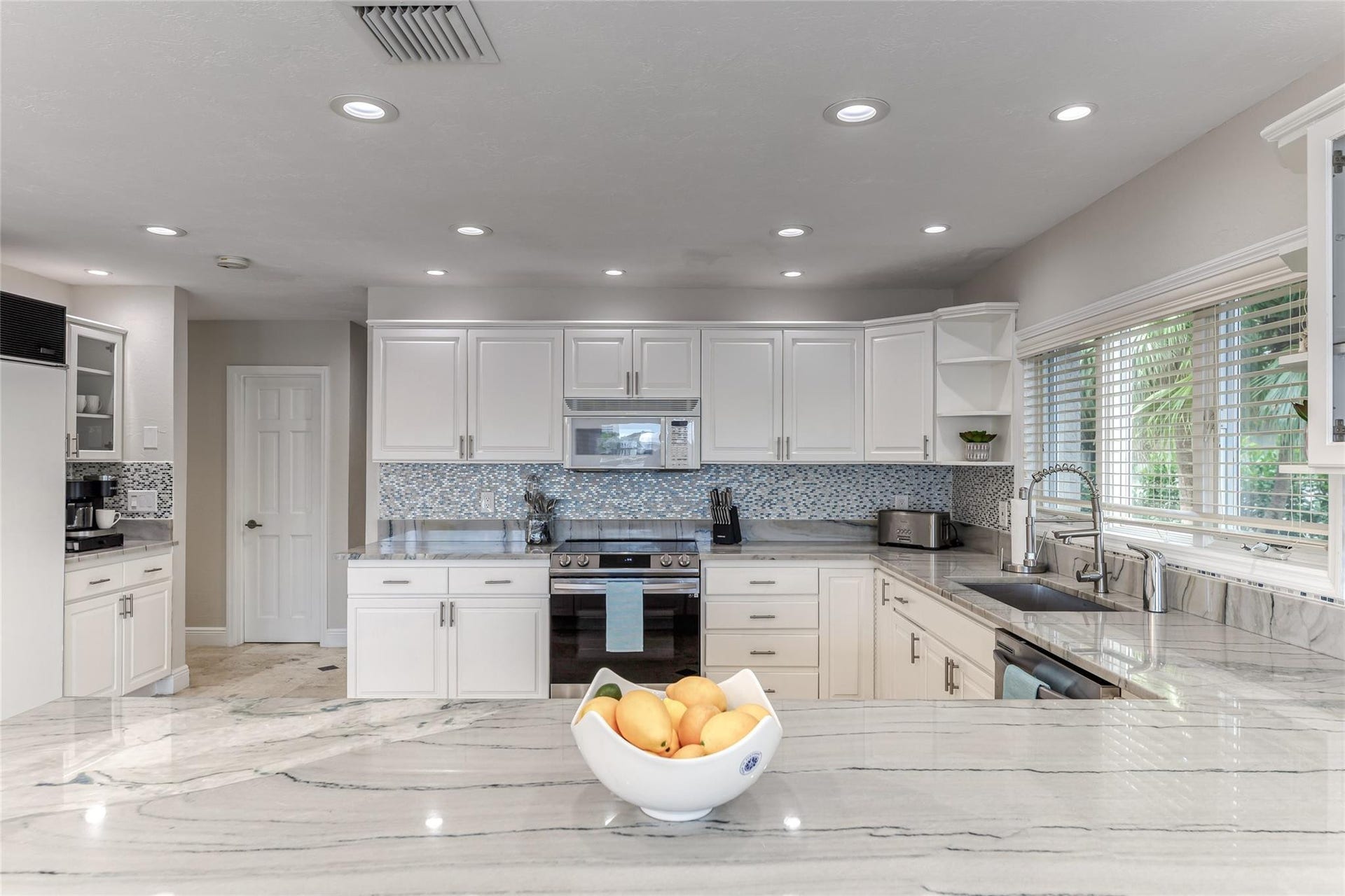 616 1st Key Drive, Fort Lauderdale, FL 33304 Eat In Kitchen