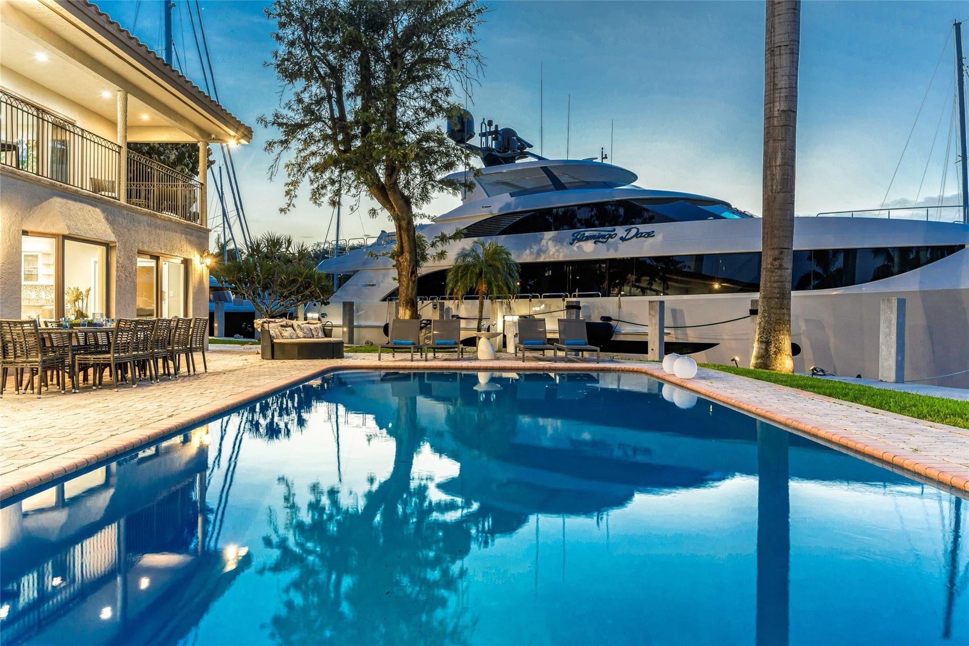616 1st Key Drive, Fort Lauderdale, FL 33304 Villa Key- 6 Bedroom / 5.5 Bathroom on a point lot on Sunrise Key. Heated Pool Paddle Boards Foosball