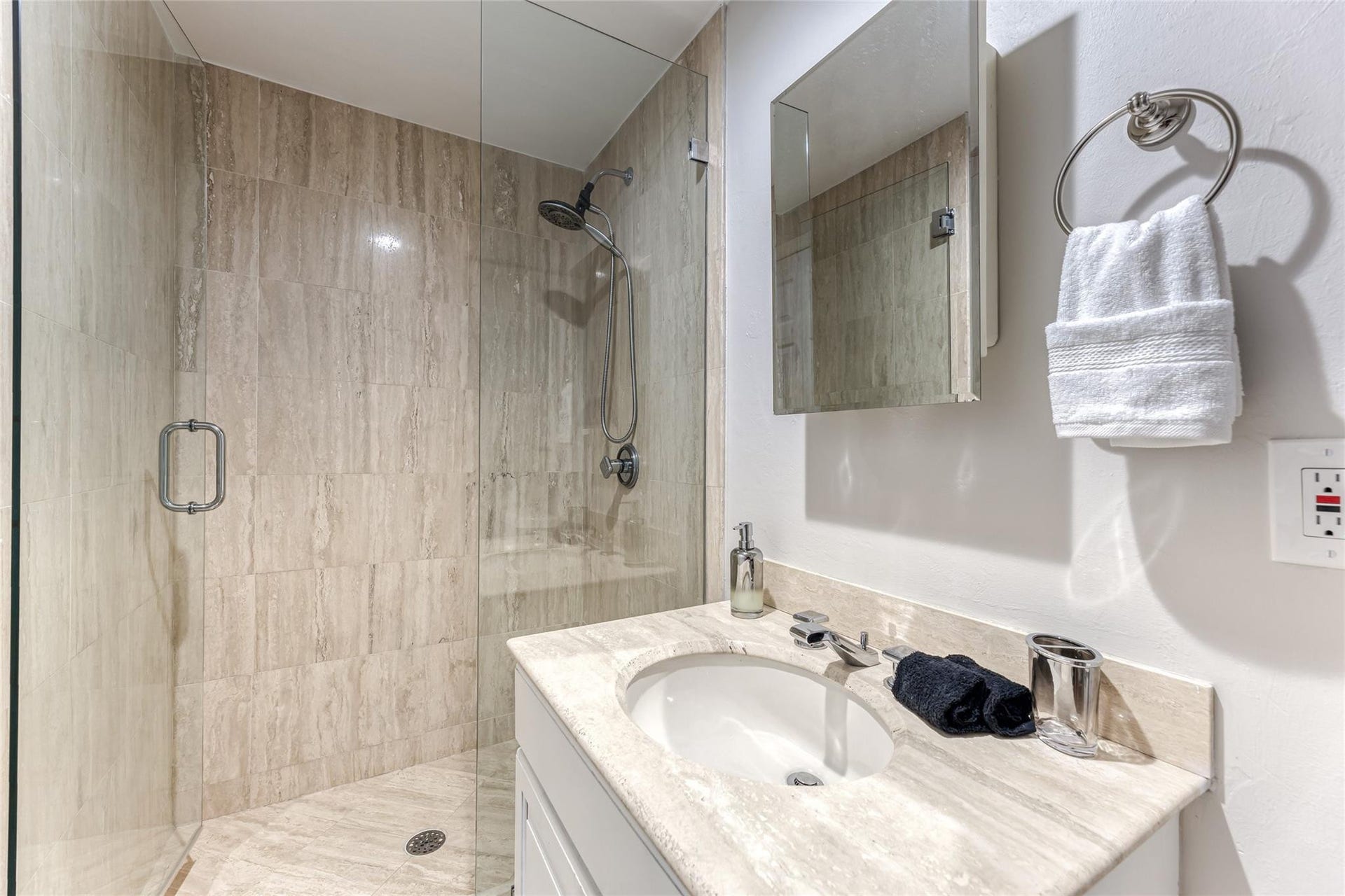 616 1st Key Drive, Fort Lauderdale, FL 33304 Bedroom #6 En Suite Bathroom #6 with Shower