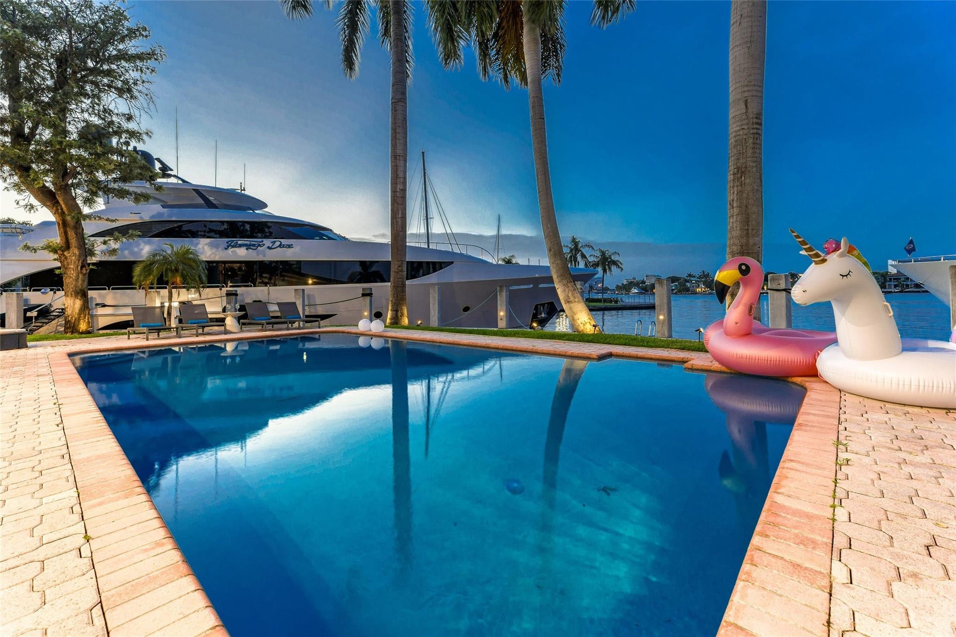 616 1st Key Drive, Fort Lauderdale, FL 33304 Villa Key- 6 Bedroom / 5.5 Bathroom on a point lot on Sunrise Key. Heated Pool Paddle Boards Foosball