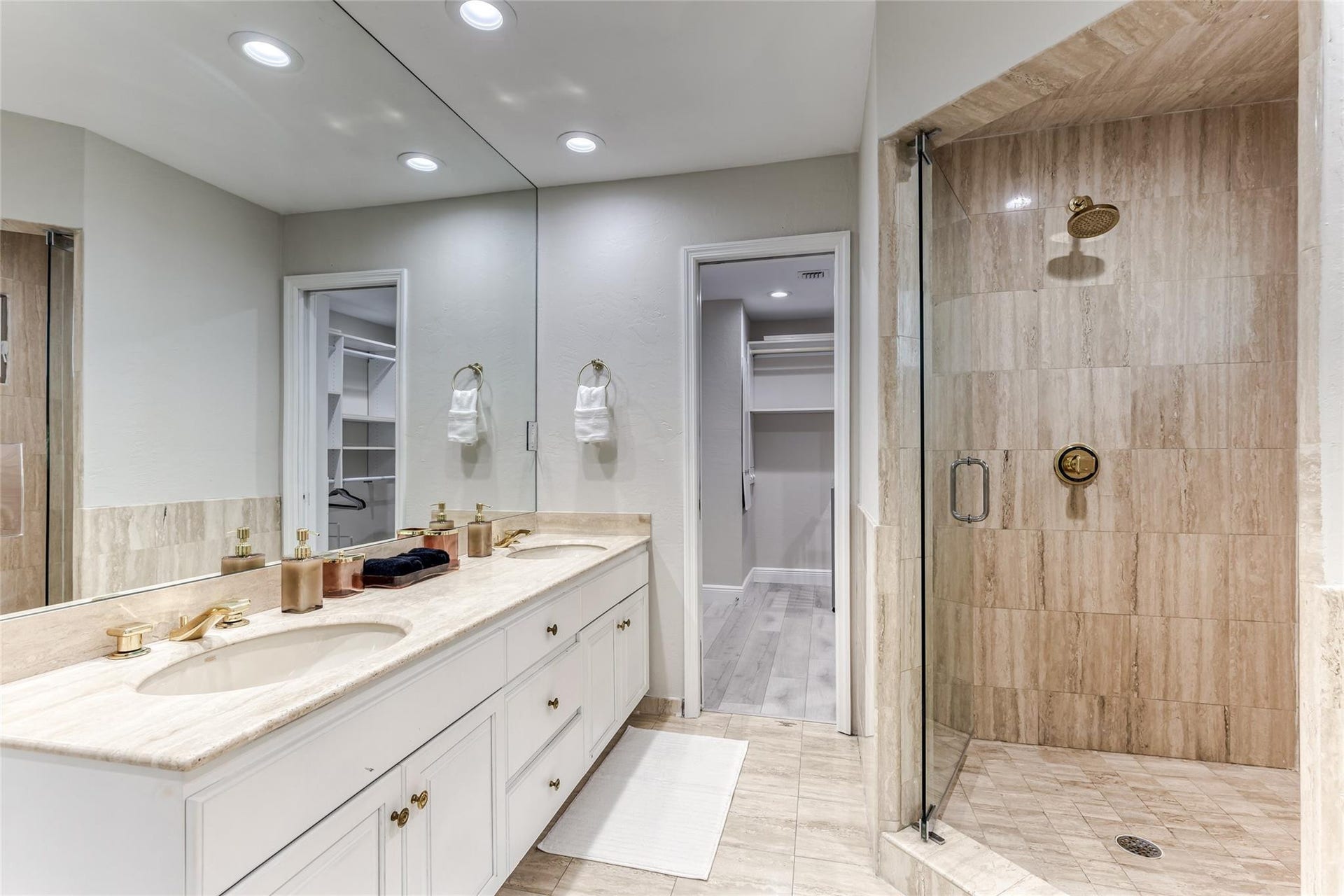 616 1st Key Drive, Fort Lauderdale, FL 33304 Primary Bathroom inside Bedroom #1 (Upstairs)