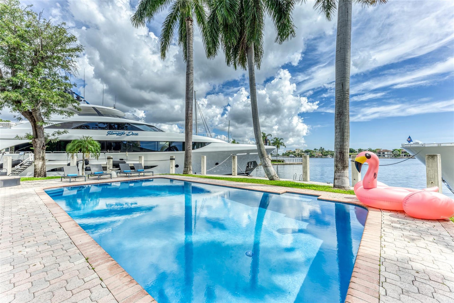 616 1st Key Drive, Fort Lauderdale, FL 33304 Villa Key- 6 Bedroom / 5.5 Bathroom on a point lot on Sunrise Key. Heated Pool Paddle Boards Foosball