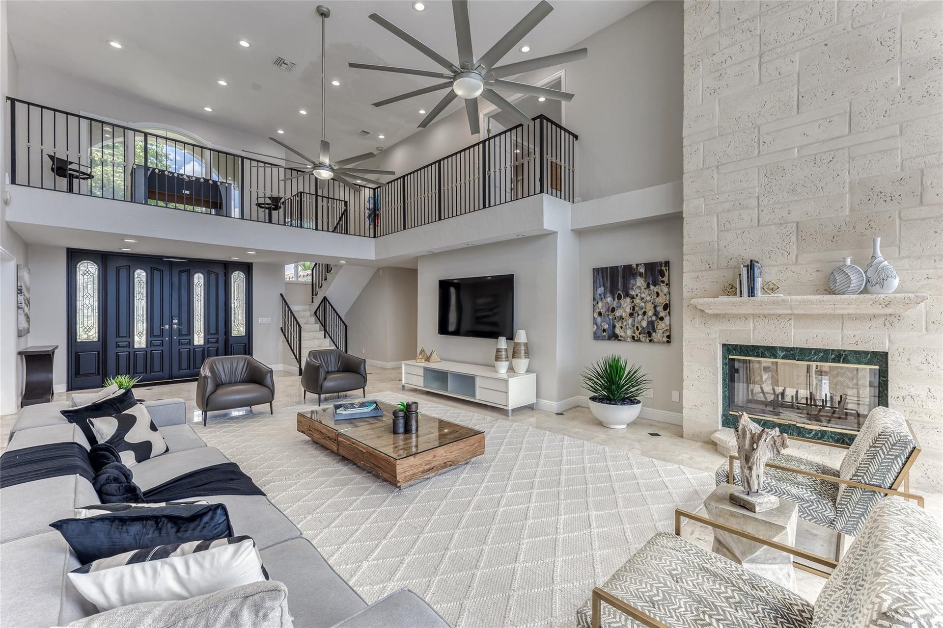 616 1st Key Drive, Fort Lauderdale, FL 33304 Open Layout Family Area overlooking Waterway & Pool Area