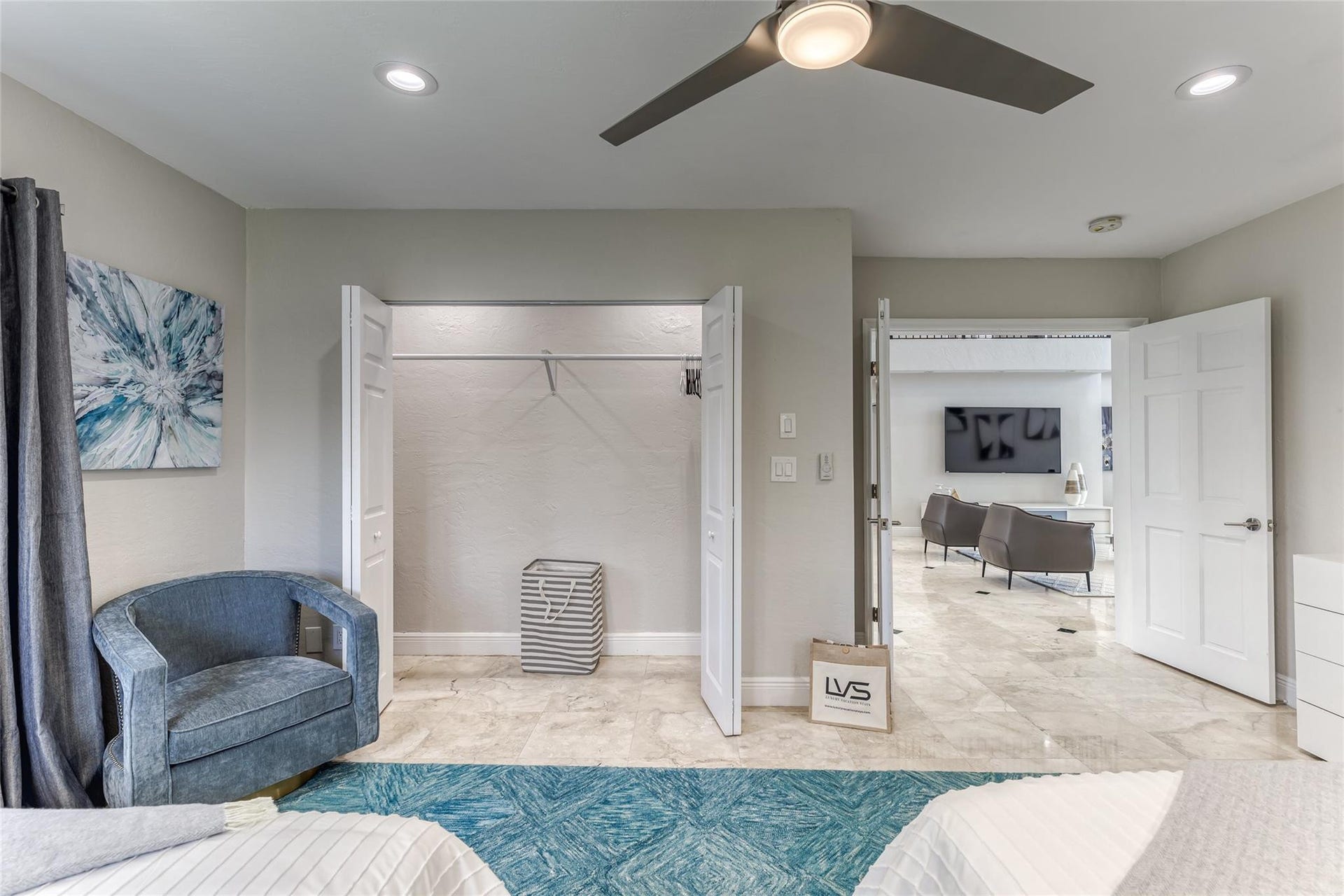 616 1st Key Drive, Fort Lauderdale, FL 33304 BEDROOM #4 (Downstairs) 2 Queen Size Beds Jack n Jill Bathroom Smart TV