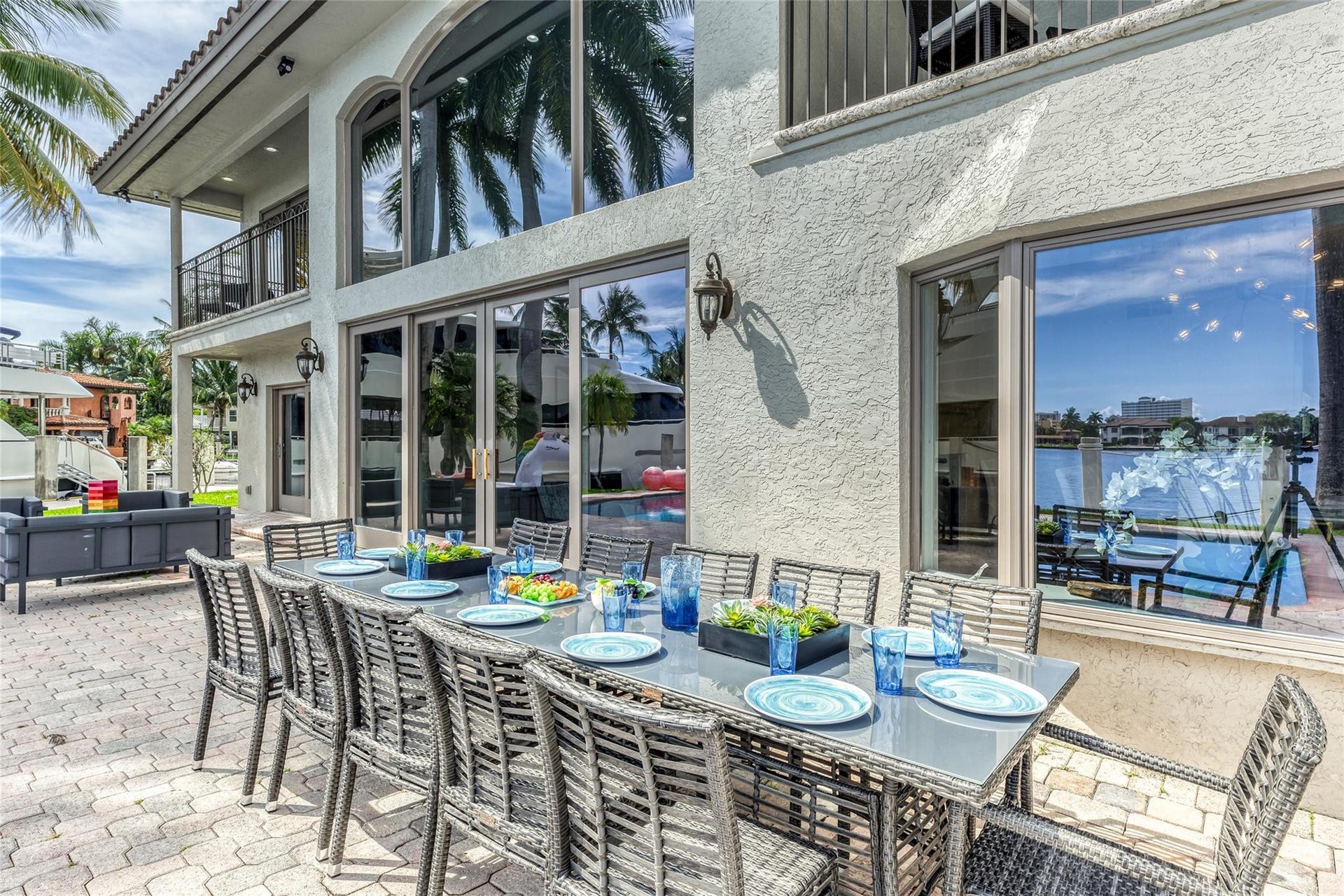 616 1st Key Drive, Fort Lauderdale, FL 33304 Outdoor waterfront Point Lot with pool area with outdoor dining, lounge chairs, BBQ & siting area.