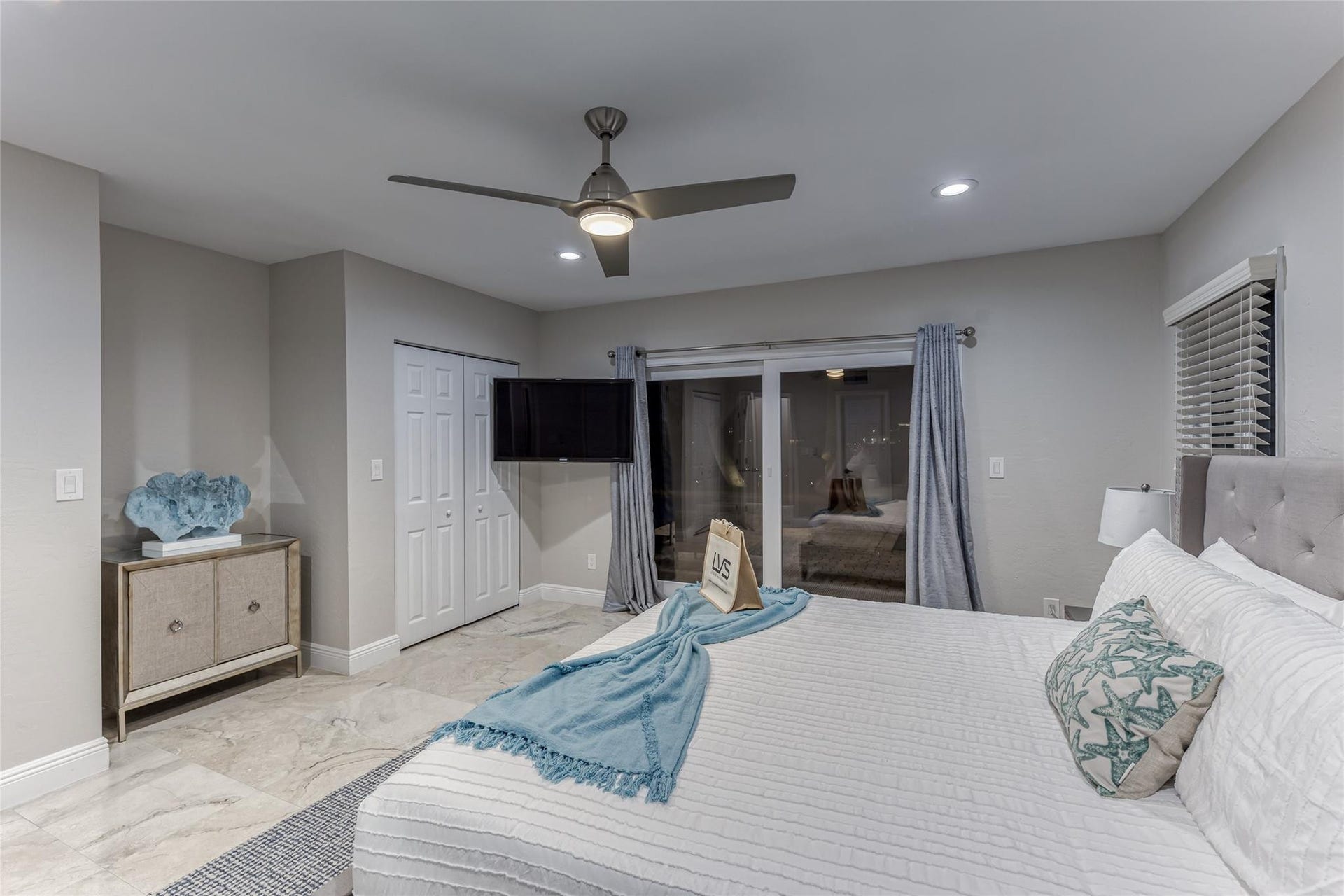 616 1st Key Drive, Fort Lauderdale, FL 33304 BEDROOM #5 (Downstairs) exits to Pool King Size Bed Jack n Jill Bathroom Smart TV