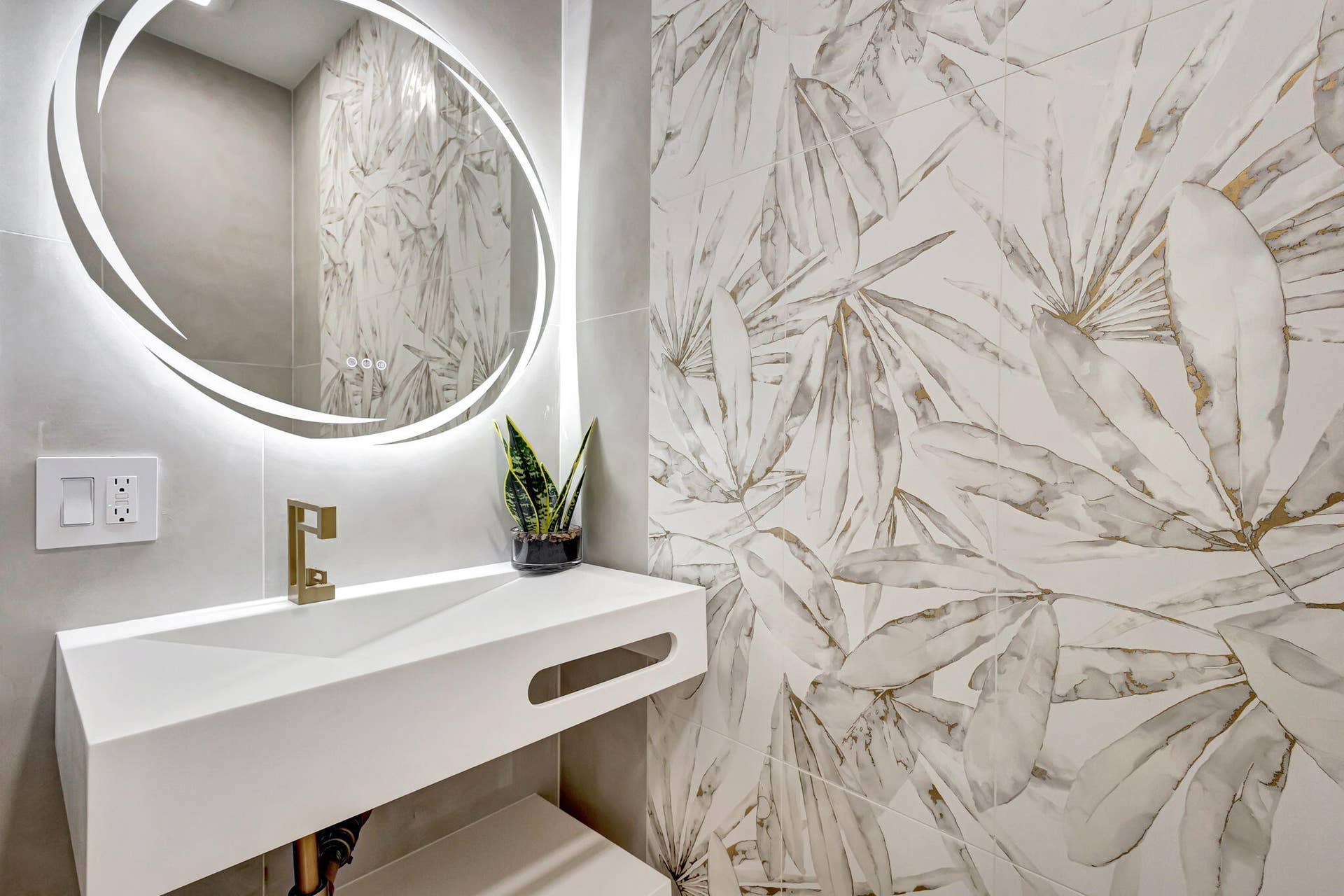 338 Palmetto Street, West Palm Beach, FL 33405 Half Bathroom
