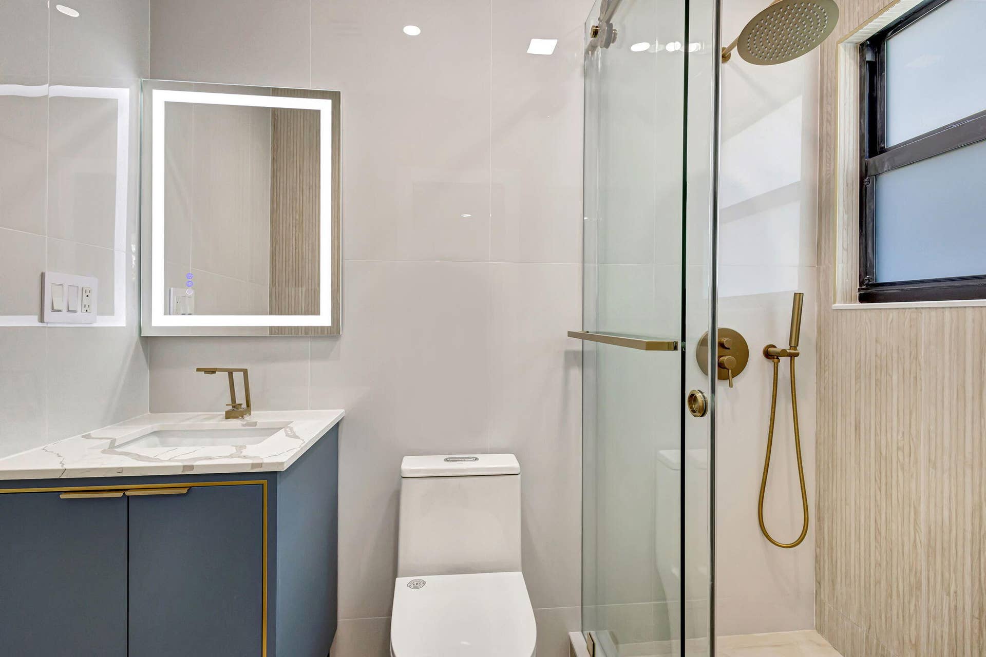 338 Palmetto Street, West Palm Beach, FL 33405 3rd Bathroom