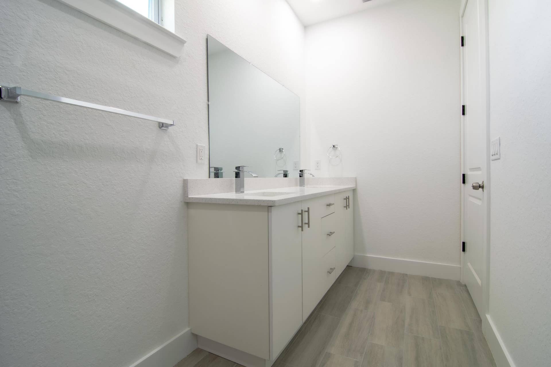 Bathroom Vanity & Storage