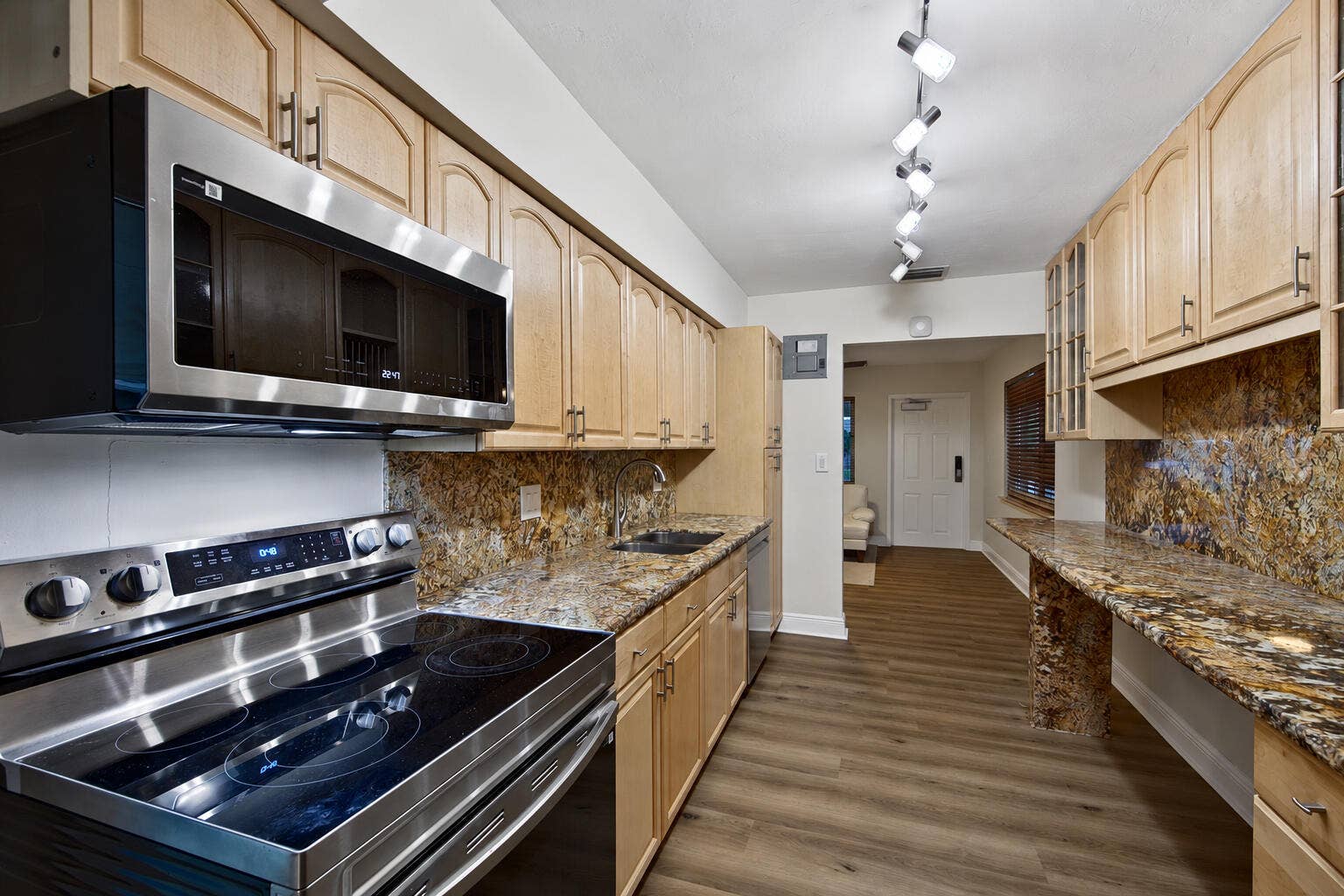 341 NE 45TH Street, Oakland Park, FL 33334 RonJill341-32-doors