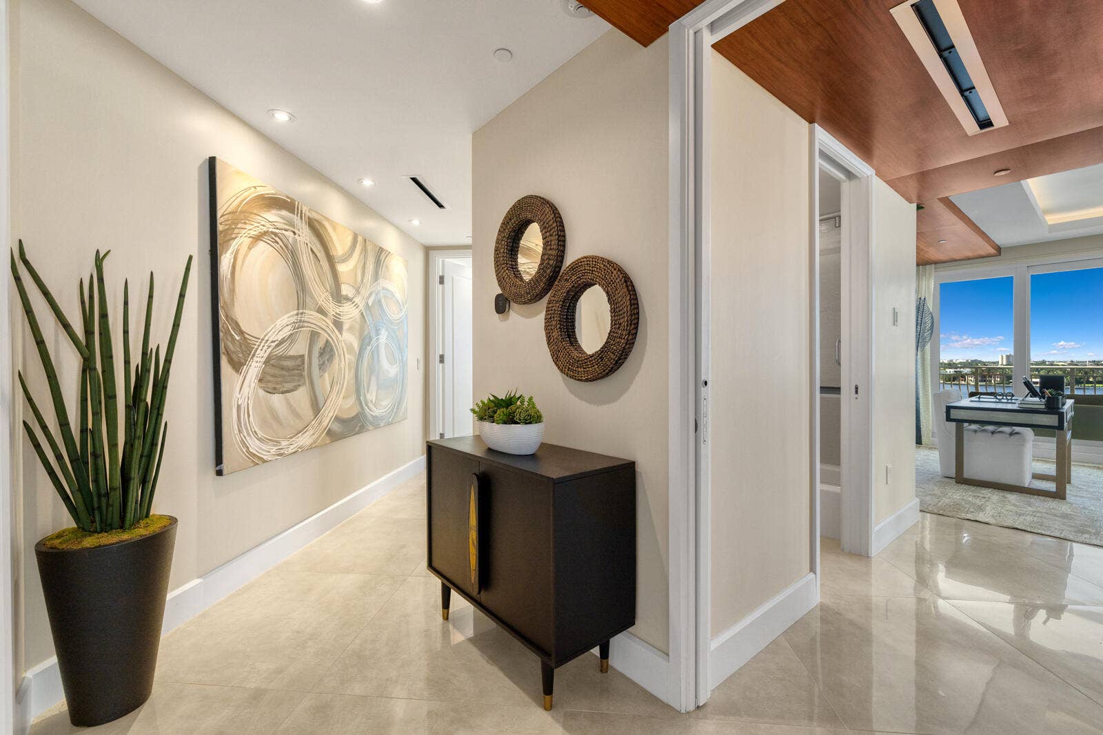 301 N Birch Road, #7N, Fort Lauderdale, FL 33304 Hallway