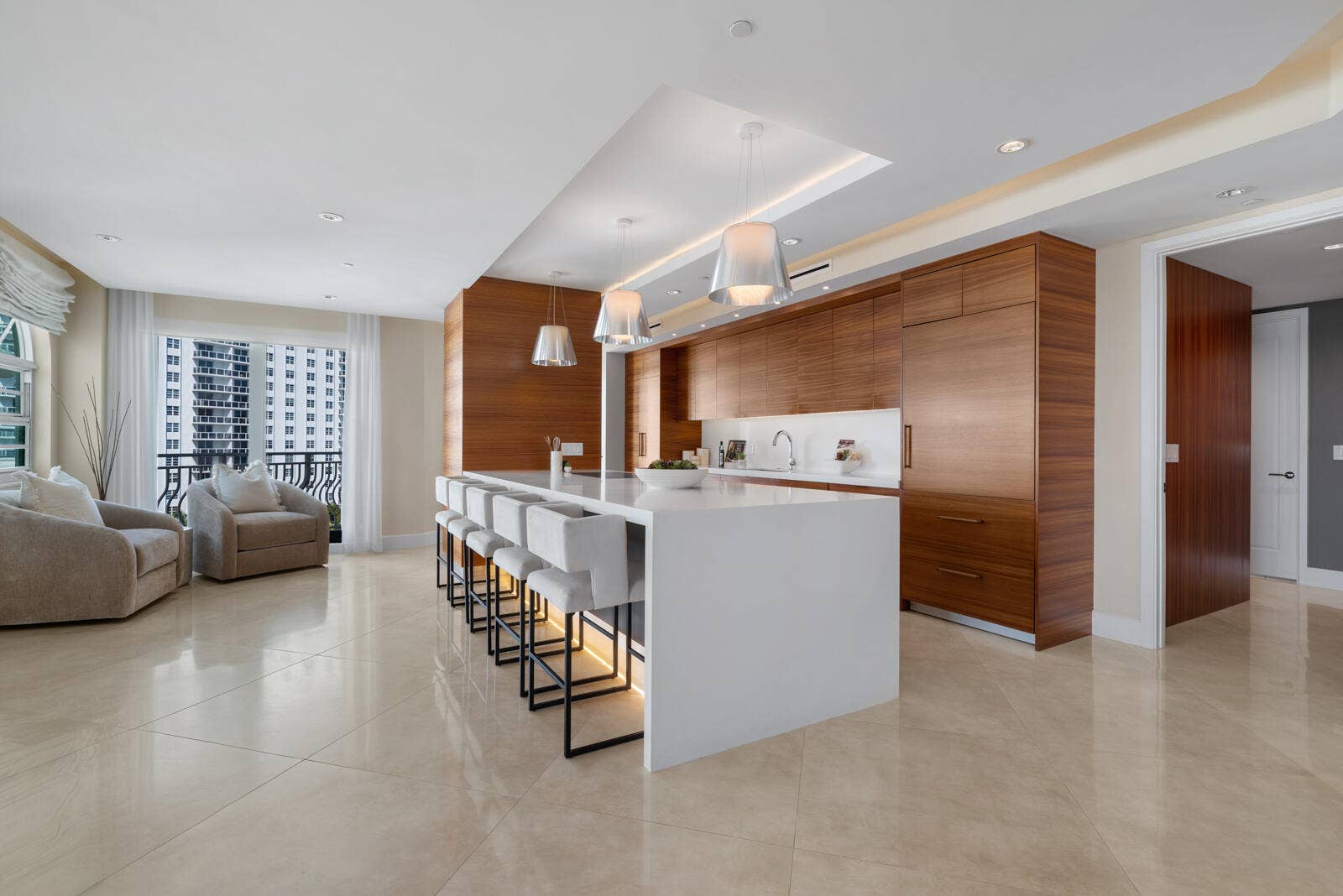 301 N Birch Road, #7N, Fort Lauderdale, FL 33304 Kitchen