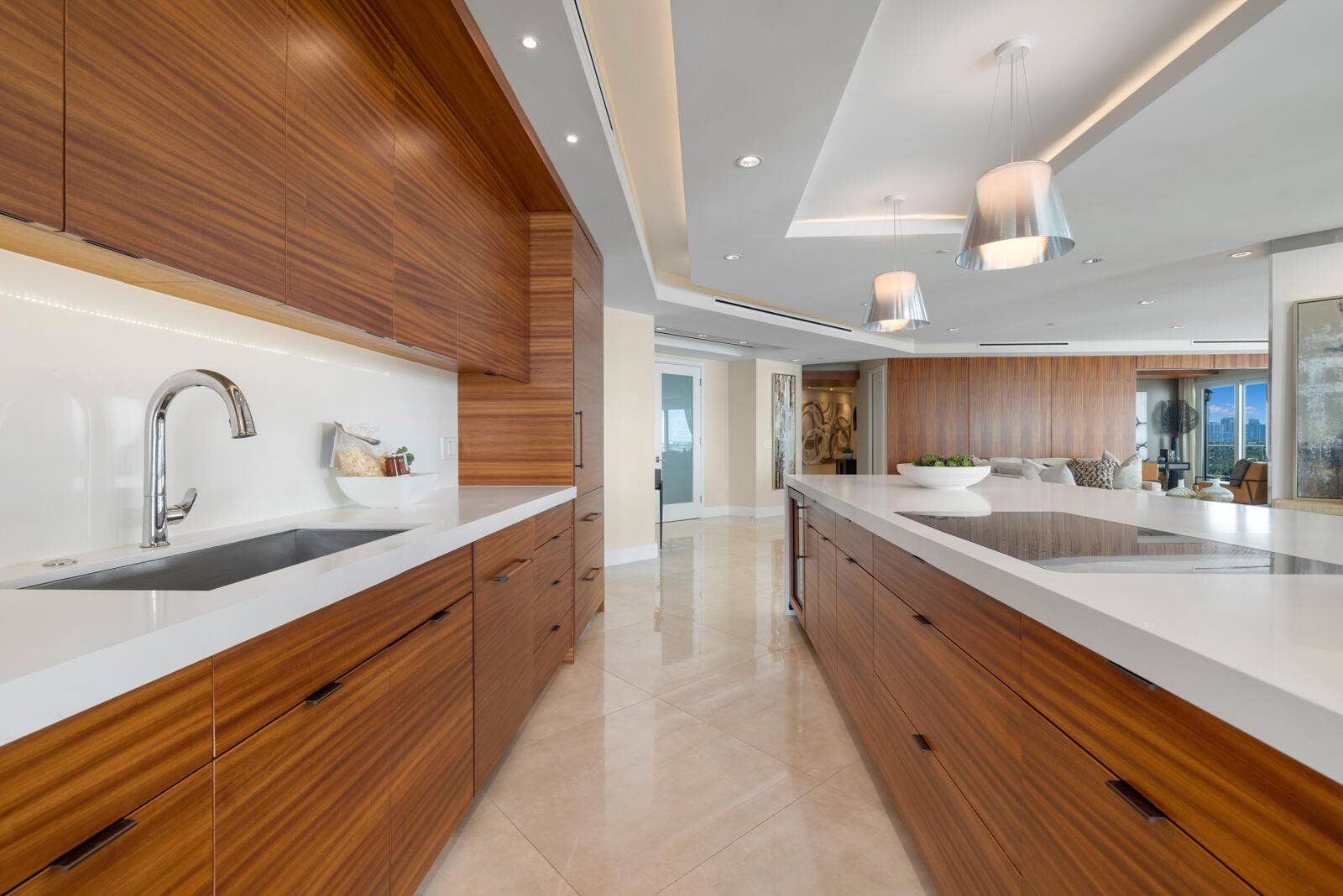 301 N Birch Road, #7N, Fort Lauderdale, FL 33304 Kitchen