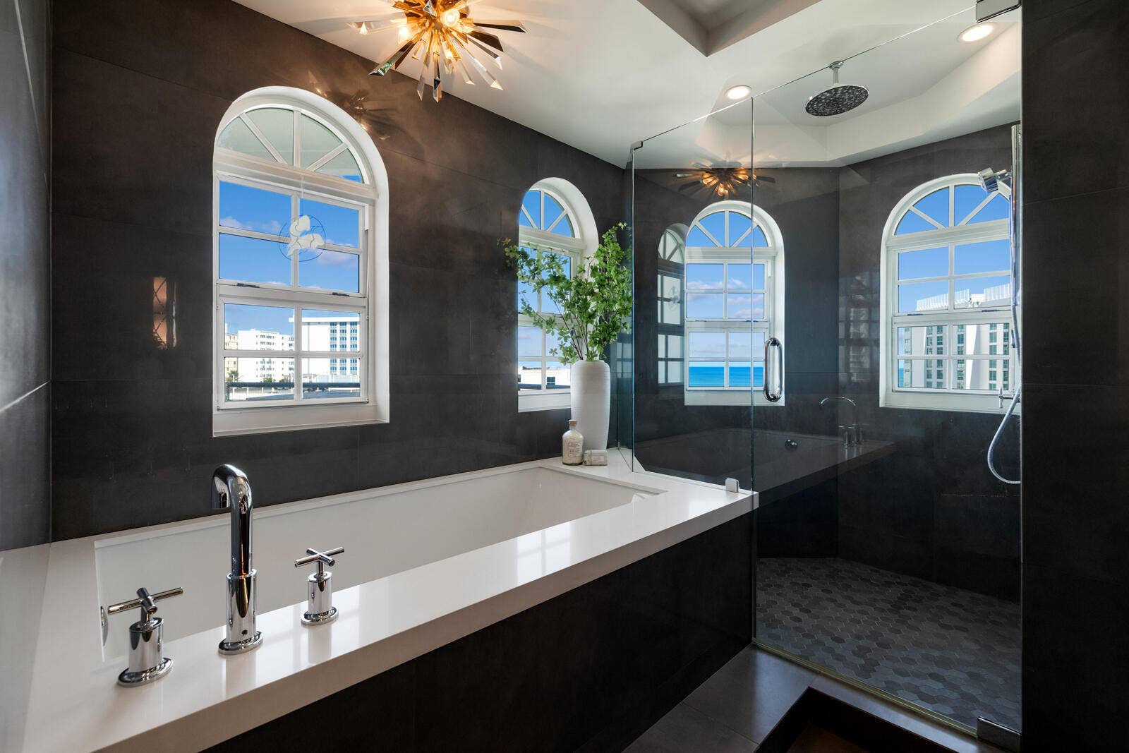 301 N Birch Road, #7N, Fort Lauderdale, FL 33304 Primary Bathroom