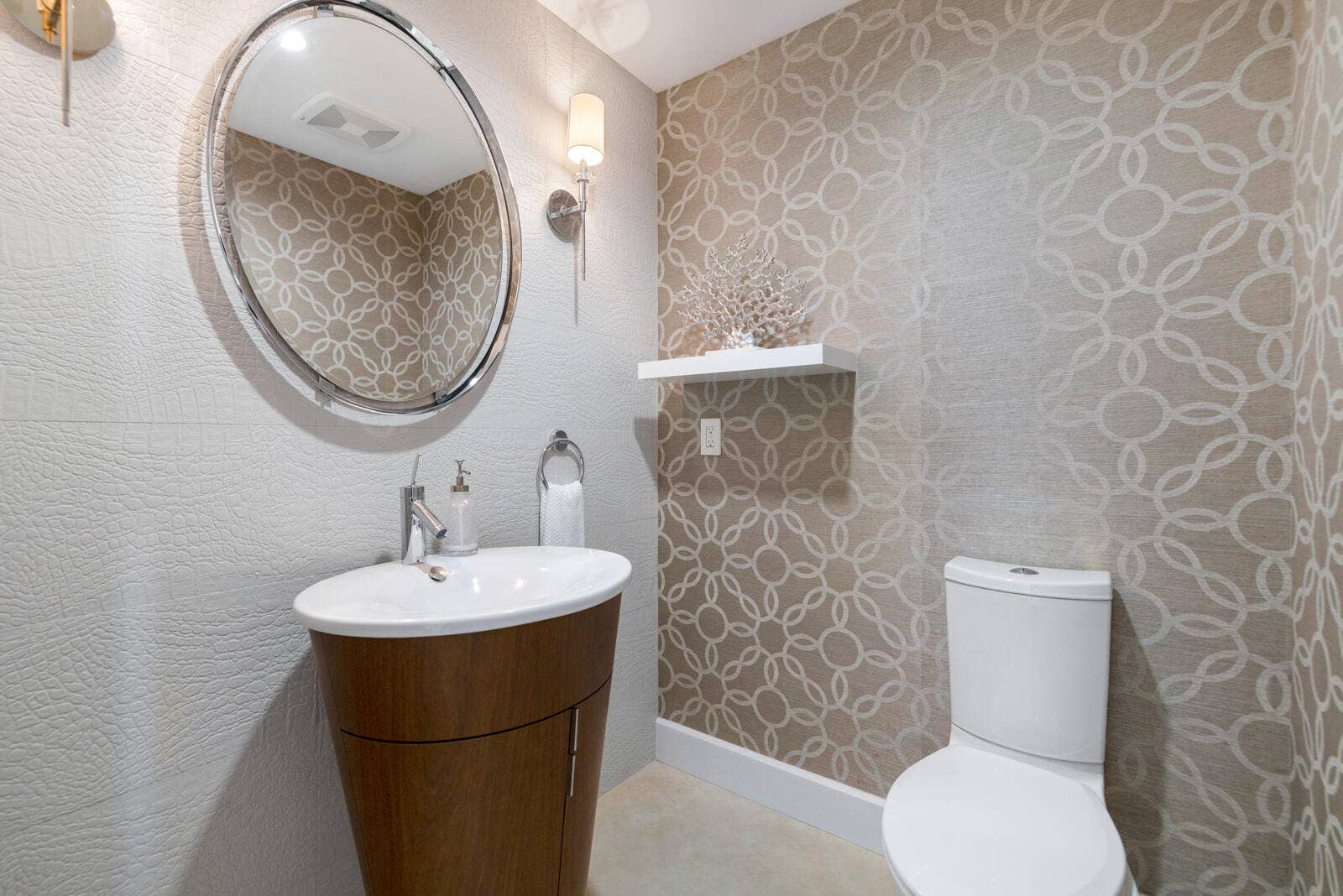 301 N Birch Road, #7N, Fort Lauderdale, FL 33304 Powder Room