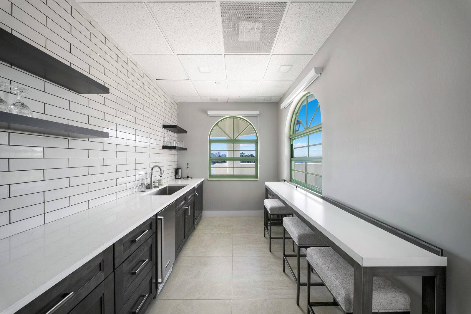 301 N Birch Road, #7N, Fort Lauderdale, FL 33304 Community Kitchen