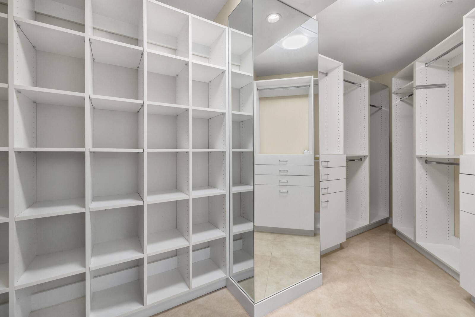 301 N Birch Road, #7N, Fort Lauderdale, FL 33304 Primary Closet