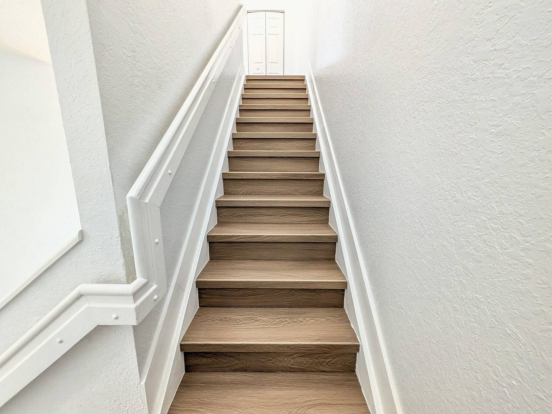 09_02_stairs_from_bottom