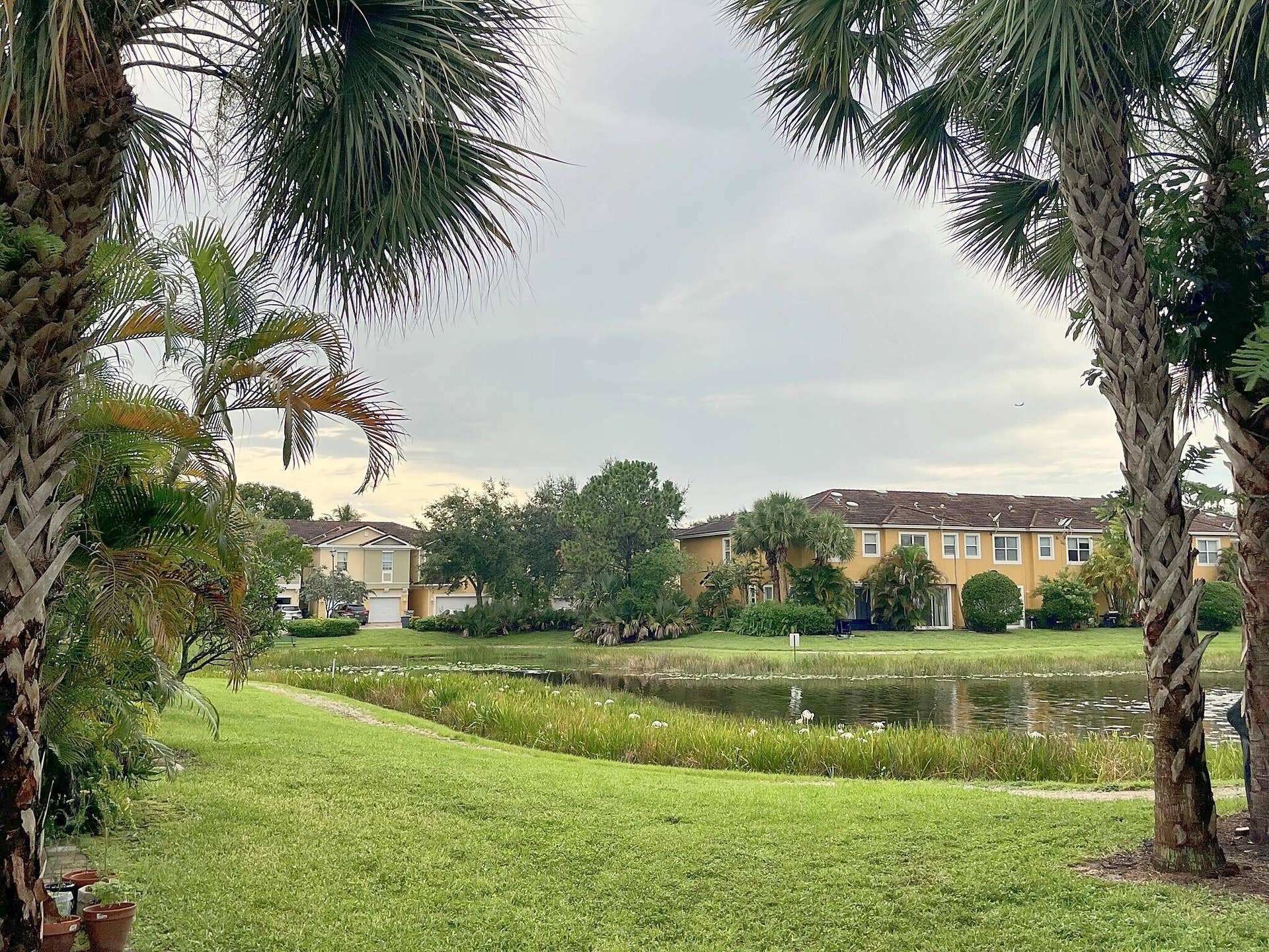 25_b20_community_green_lake