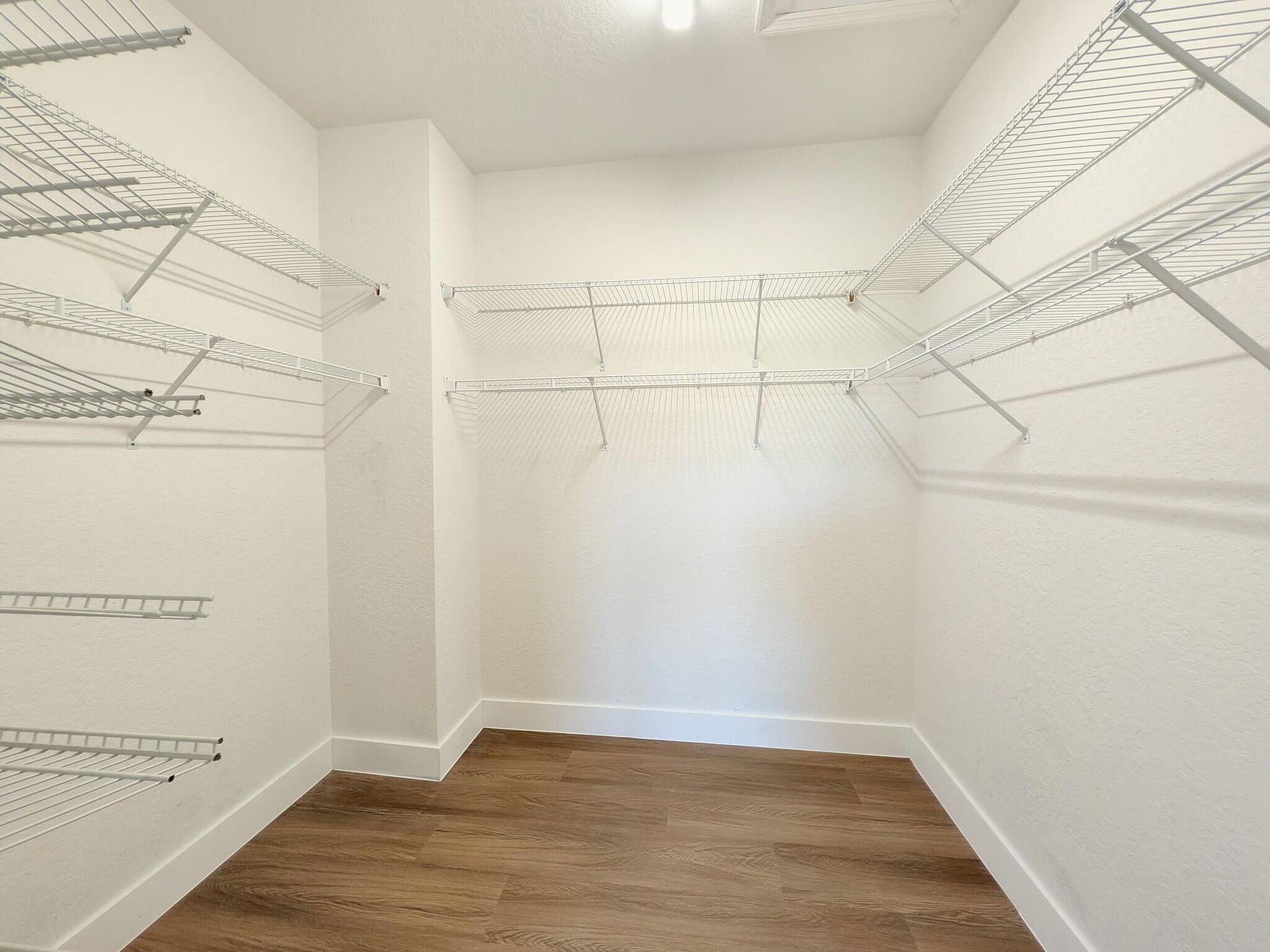 14_13_walk_in_closet_c