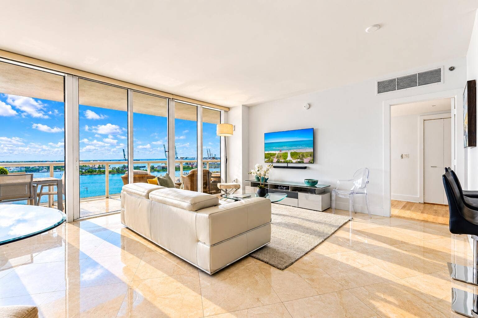 LIVING MIAMI