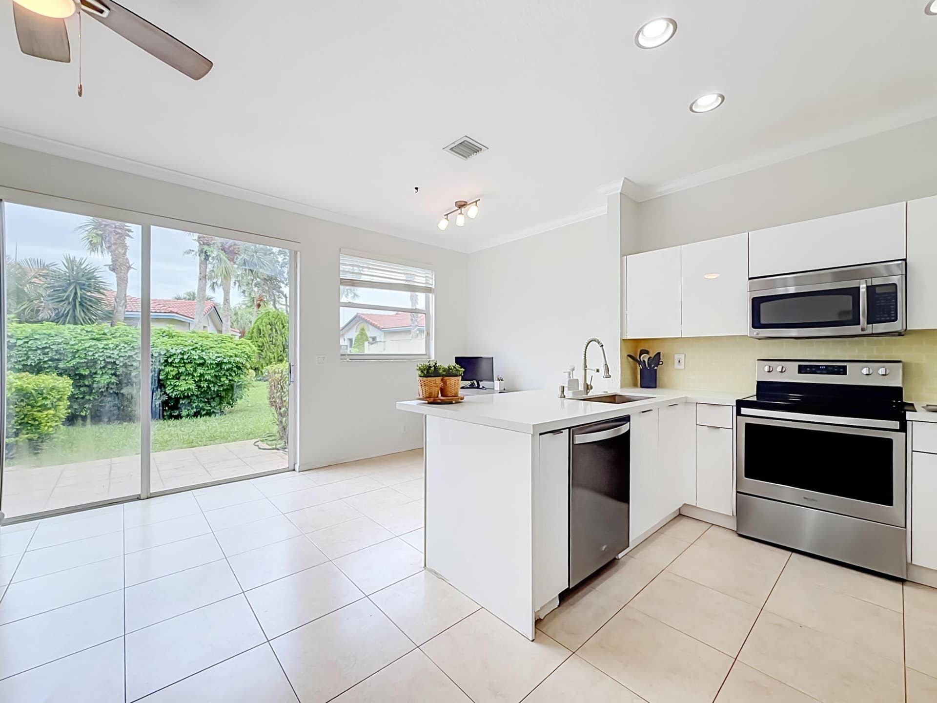 11734 NW 47TH Drive, Coral Springs, FL 33076 11734 NW 47th Drive-30