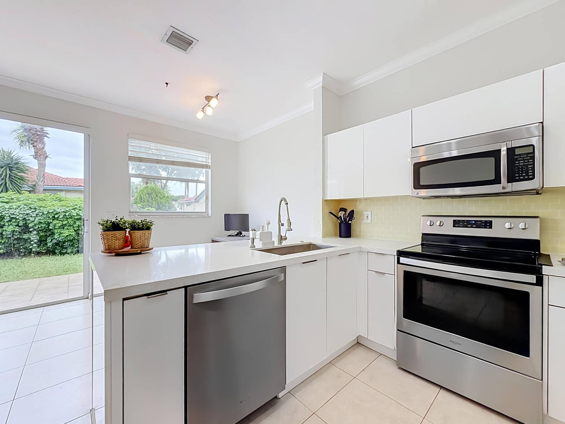 11734 NW 47TH Drive, Coral Springs, FL 33076 11734 NW 47th Drive-32