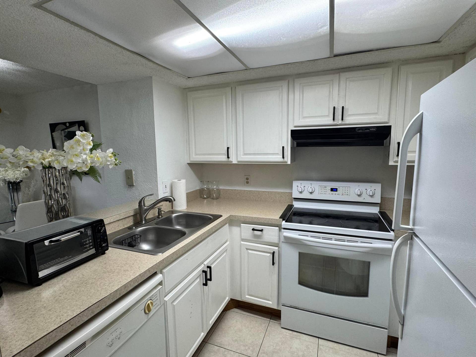 1500 SE Royal Green Circle, #204, Port St Lucie, FL 34952 Kitchen