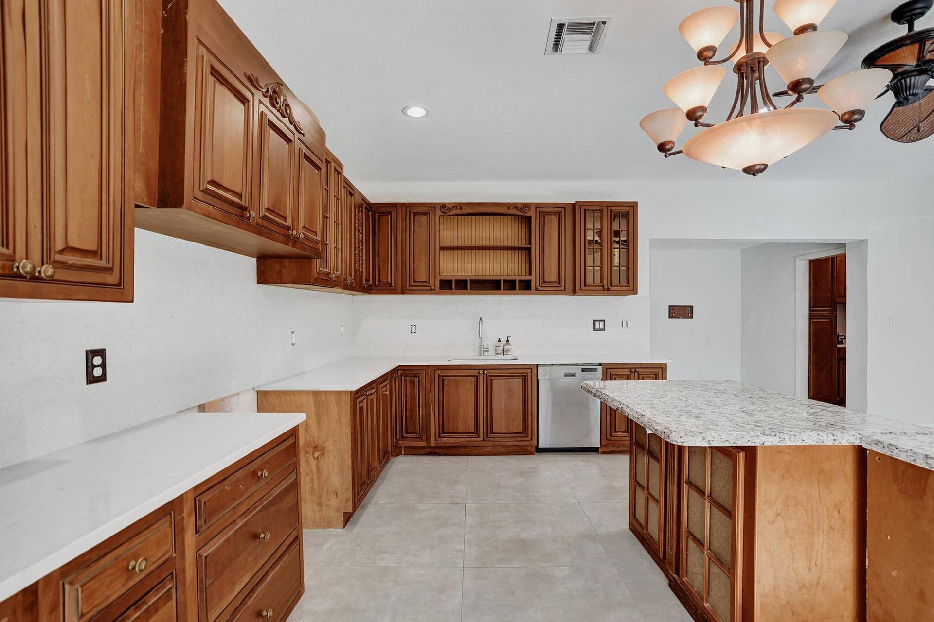 393 CYPRESS Avenue, West Palm Beach, FL 33415 DSC03815