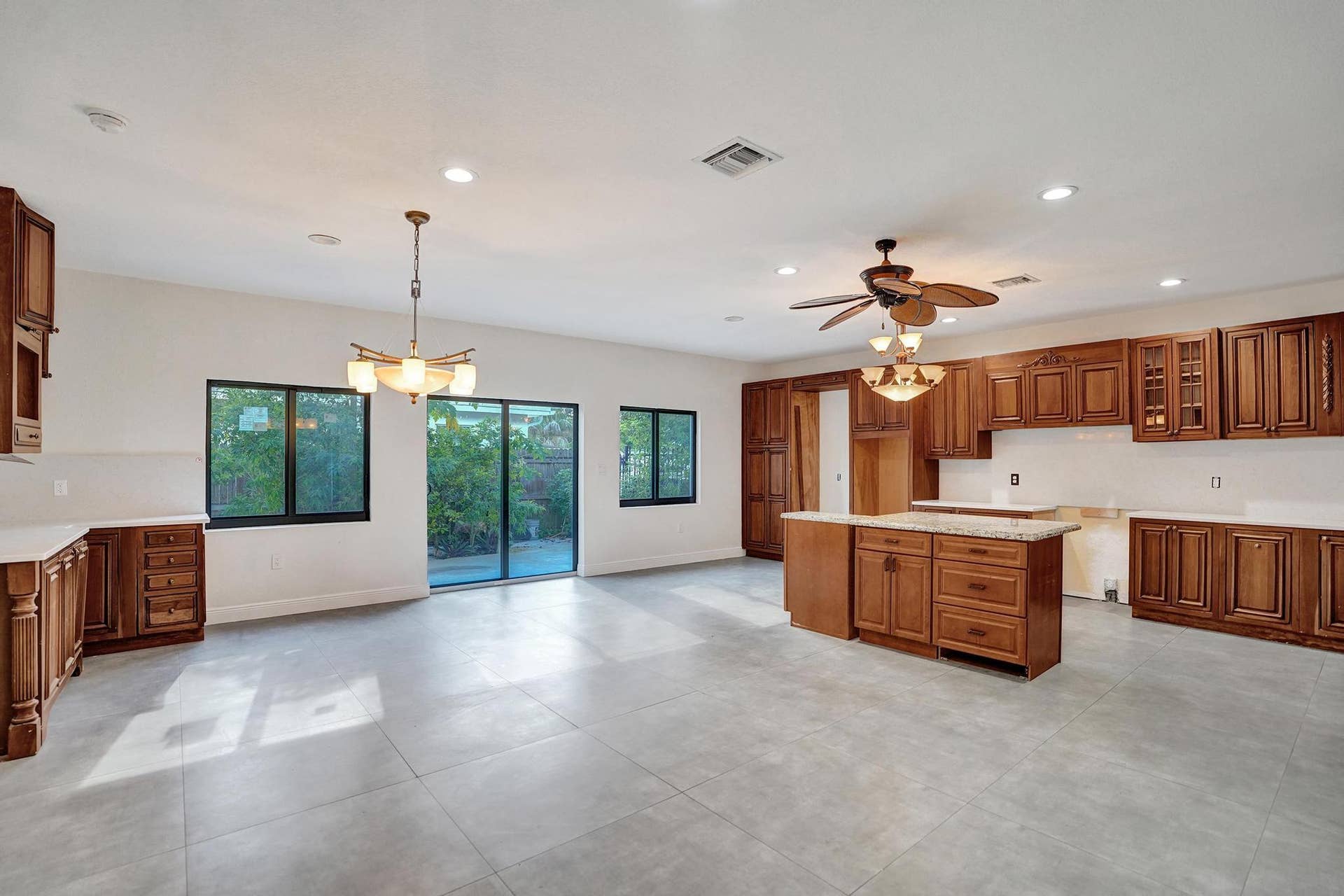 393 CYPRESS Avenue, West Palm Beach, FL 33415 DSC03797
