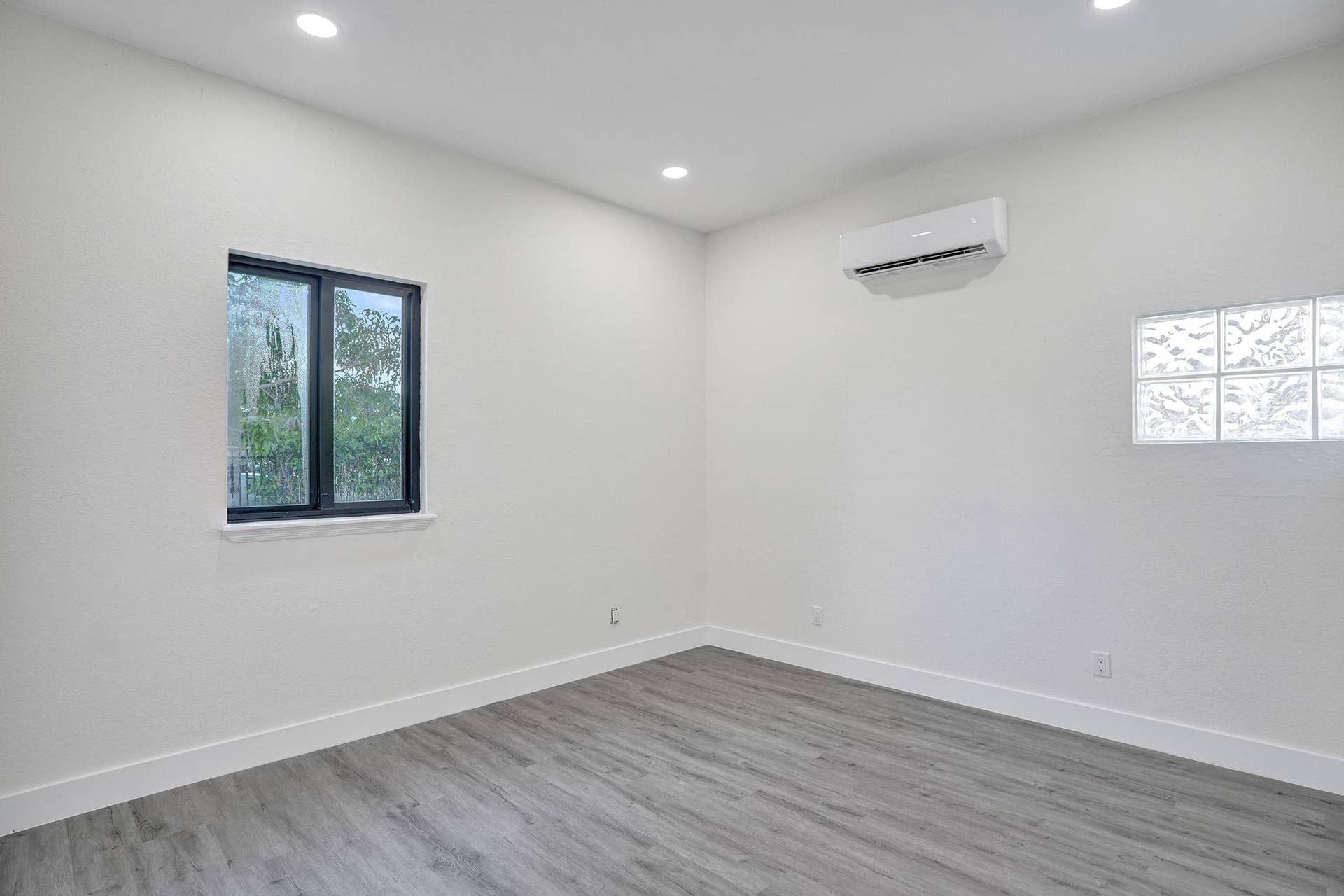 393 CYPRESS Avenue, West Palm Beach, FL 33415 DSC03764
