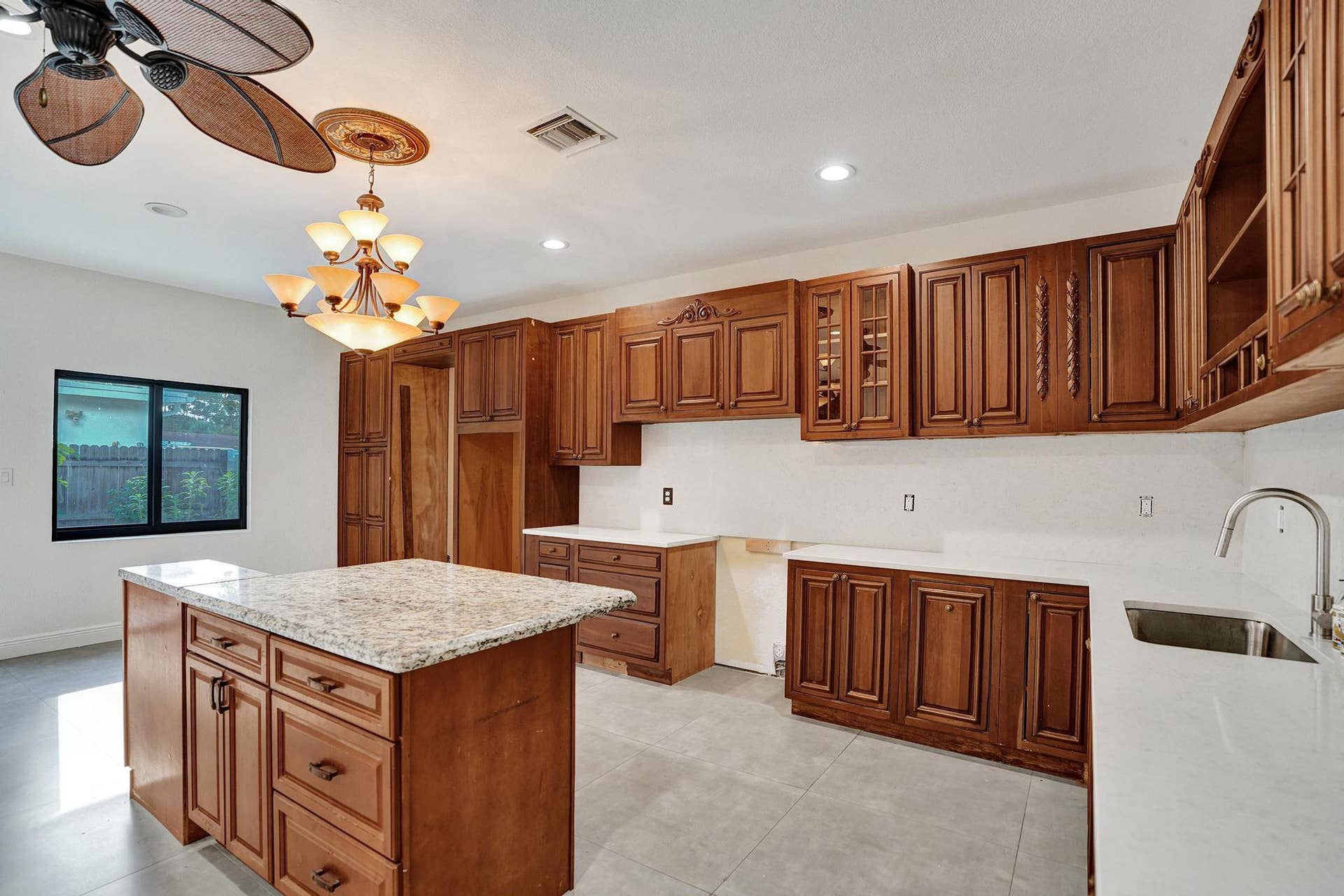 393 CYPRESS Avenue, West Palm Beach, FL 33415 DSC03803